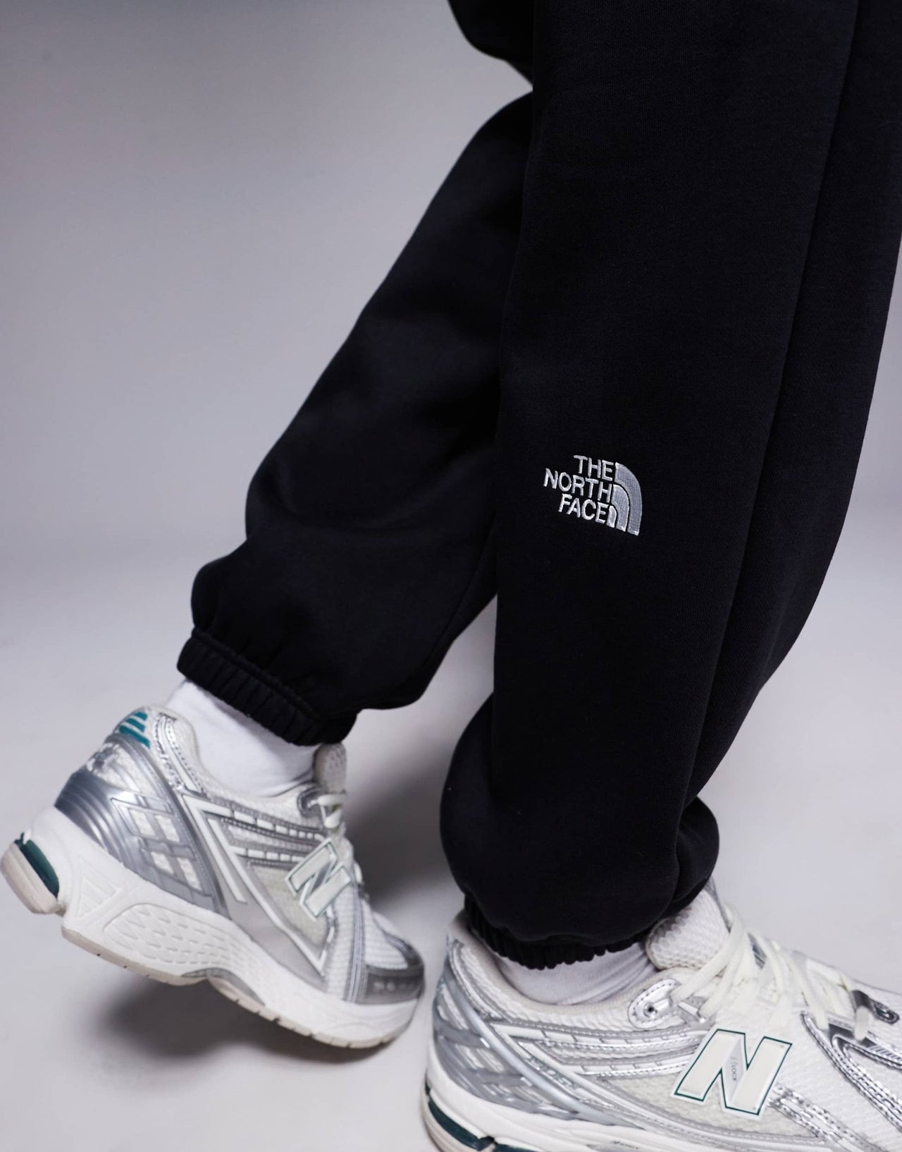 The North Face Essential logo oversized joggers in black - ASOS Sample Sale EU Store