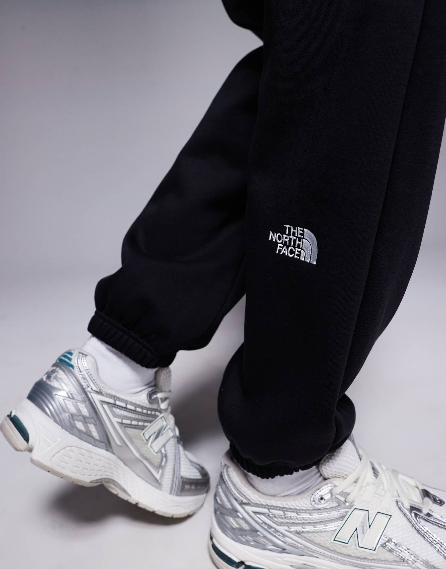 The North Face Essential logo oversized joggers in black - ASOS Sample Sale EU Store