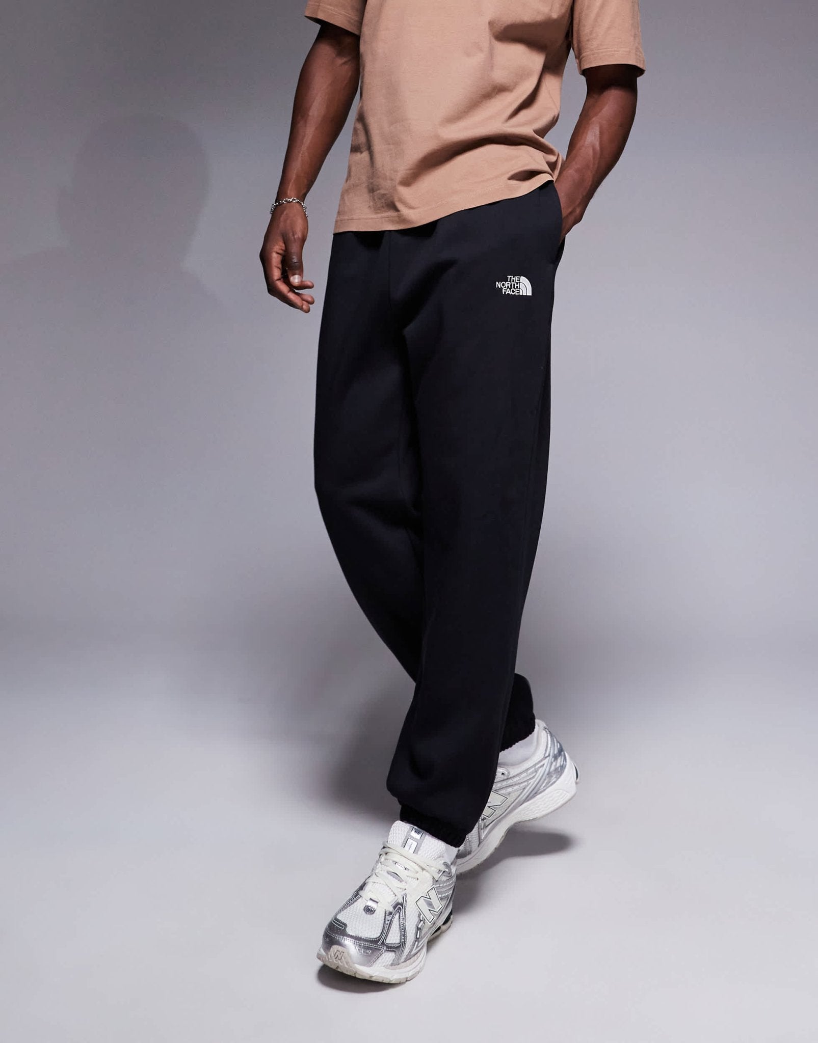 The North Face Essential logo oversized joggers in black - ASOS Sample Sale EU Store