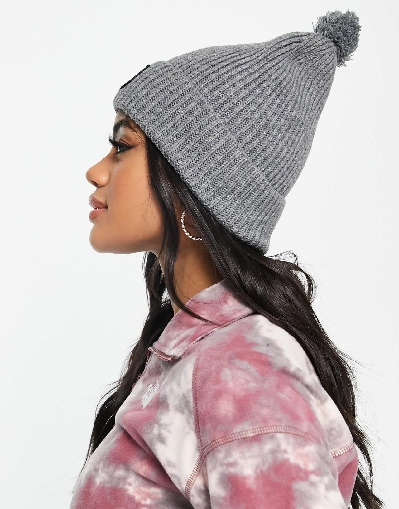 The North Face logo patch bobble hat in grey - ASOS Sample Sale EU Store