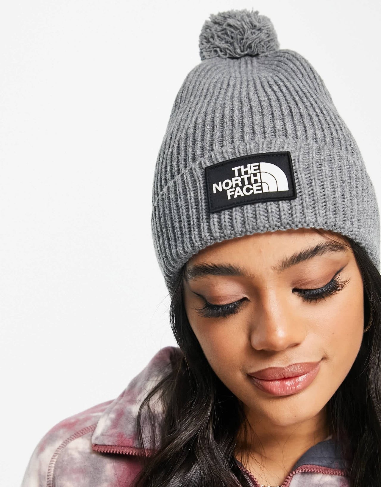 The North Face logo patch bobble hat in grey - ASOS Sample Sale EU Store