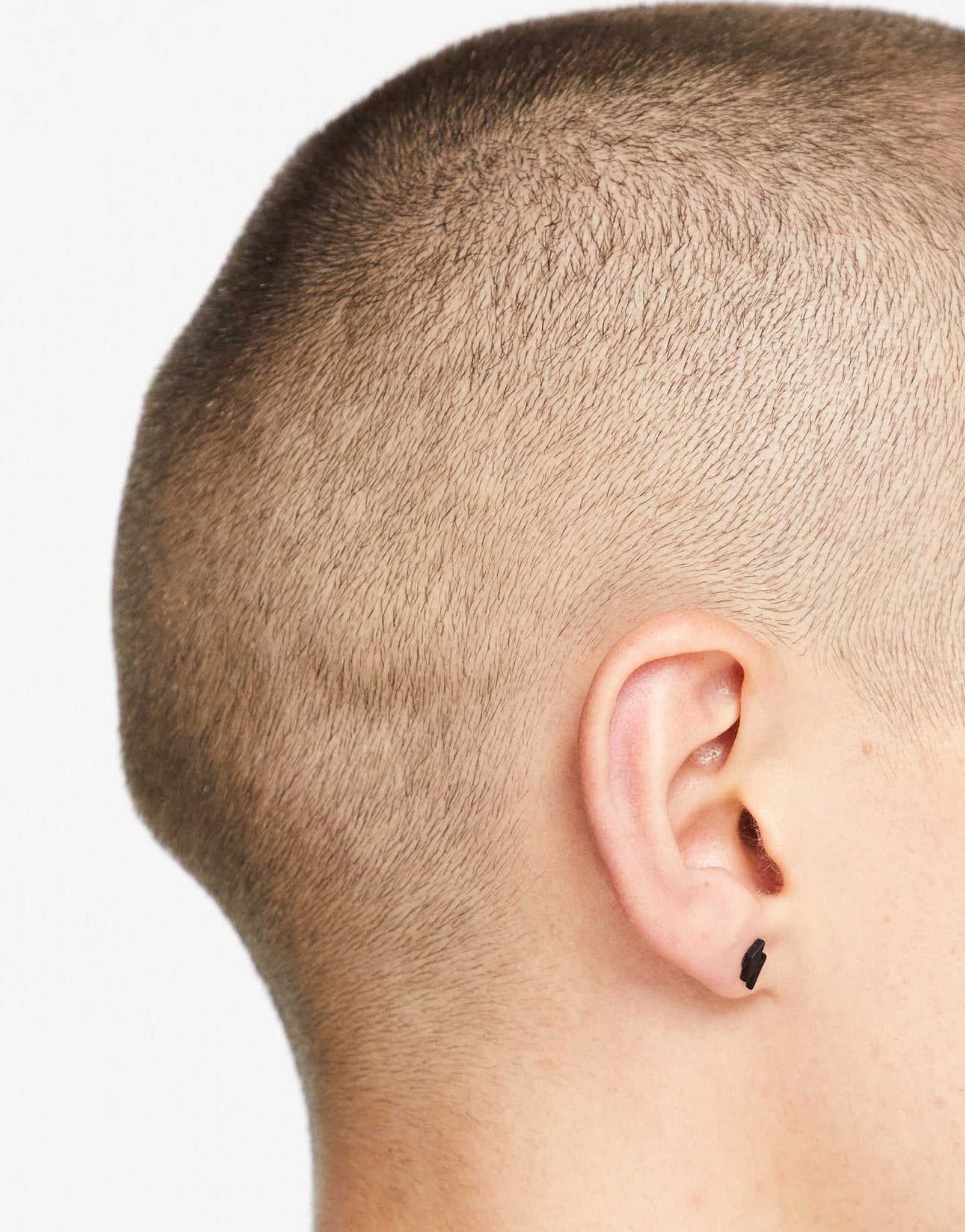 The Status Syndicate hoop earring with skull drop pendant and a lightening bolt stud in gold - ASOS Sample Sale EU Store