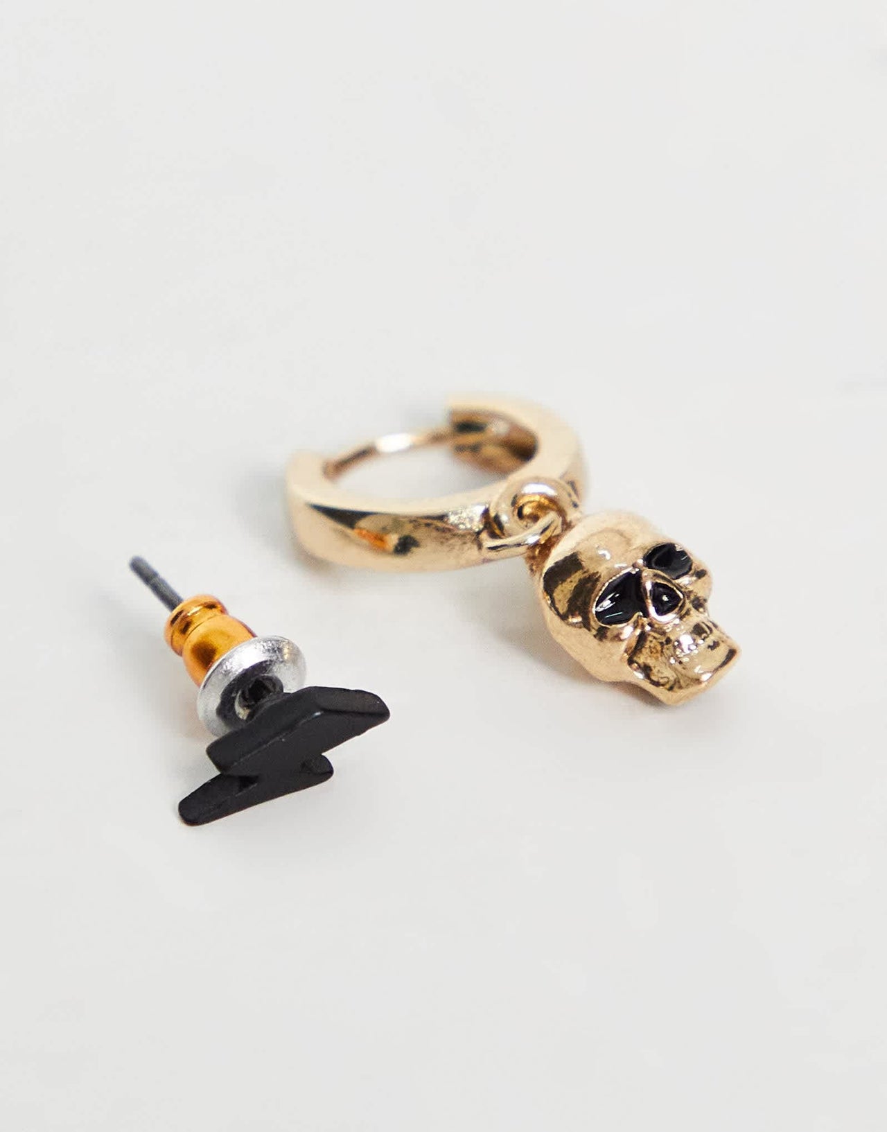 The Status Syndicate hoop earring with skull drop pendant and a lightening bolt stud in gold - ASOS Sample Sale EU Store