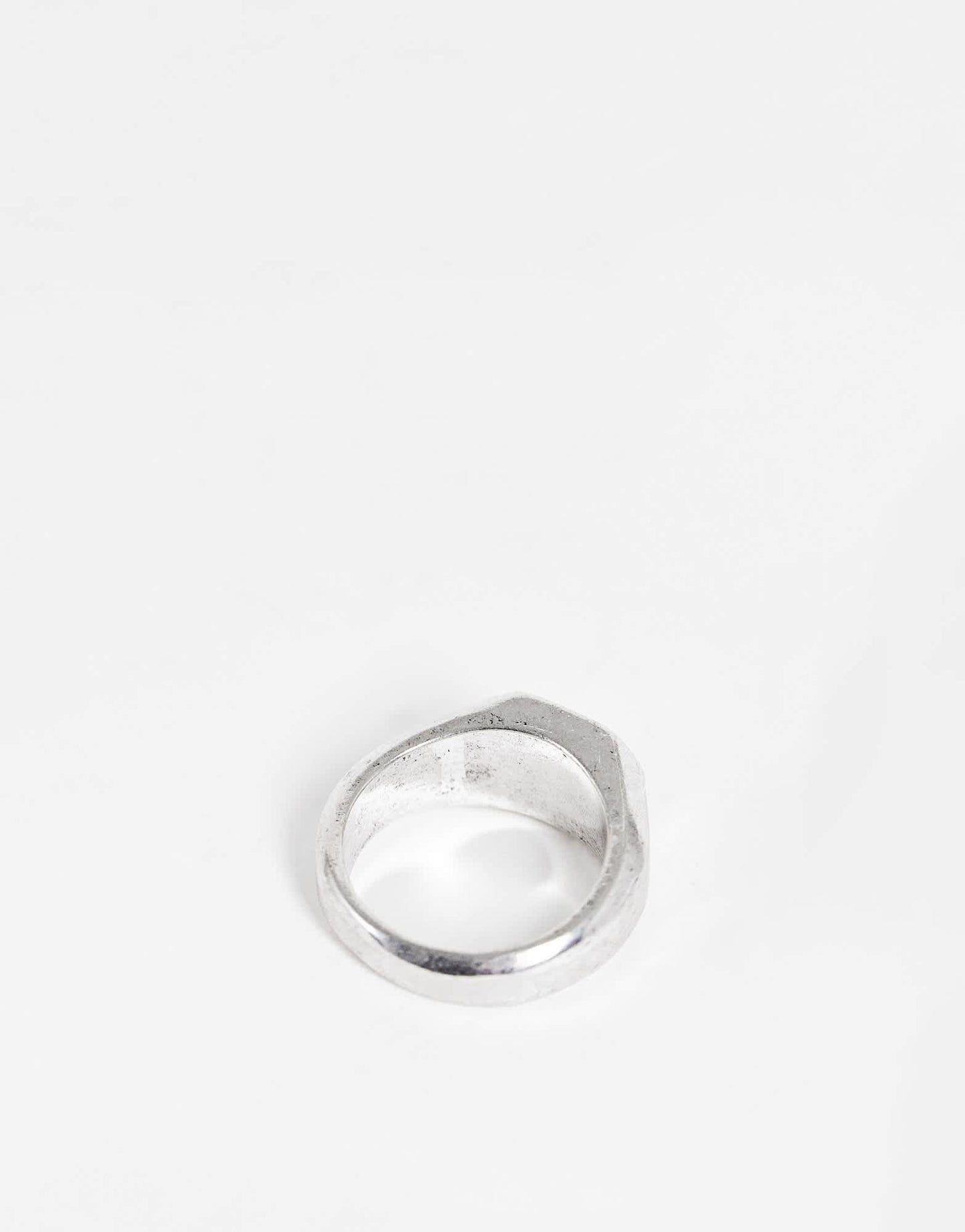 The Status Syndicate signet ring with textured detail in silver - ASOS Sample Sale EU Store