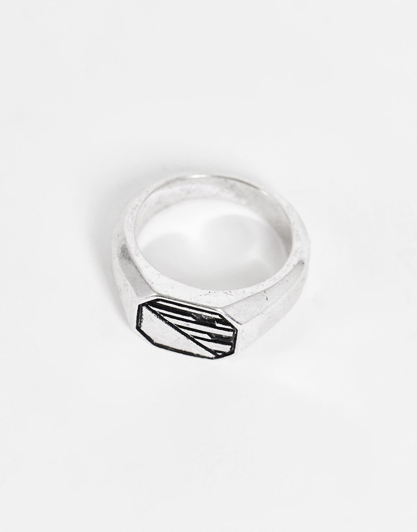 The Status Syndicate signet ring with textured detail in silver - ASOS Sample Sale EU Store