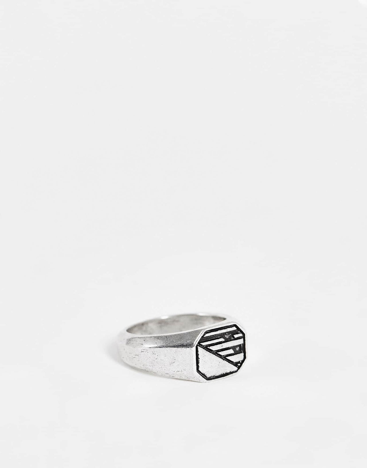The Status Syndicate signet ring with textured detail in silver - ASOS Sample Sale EU Store