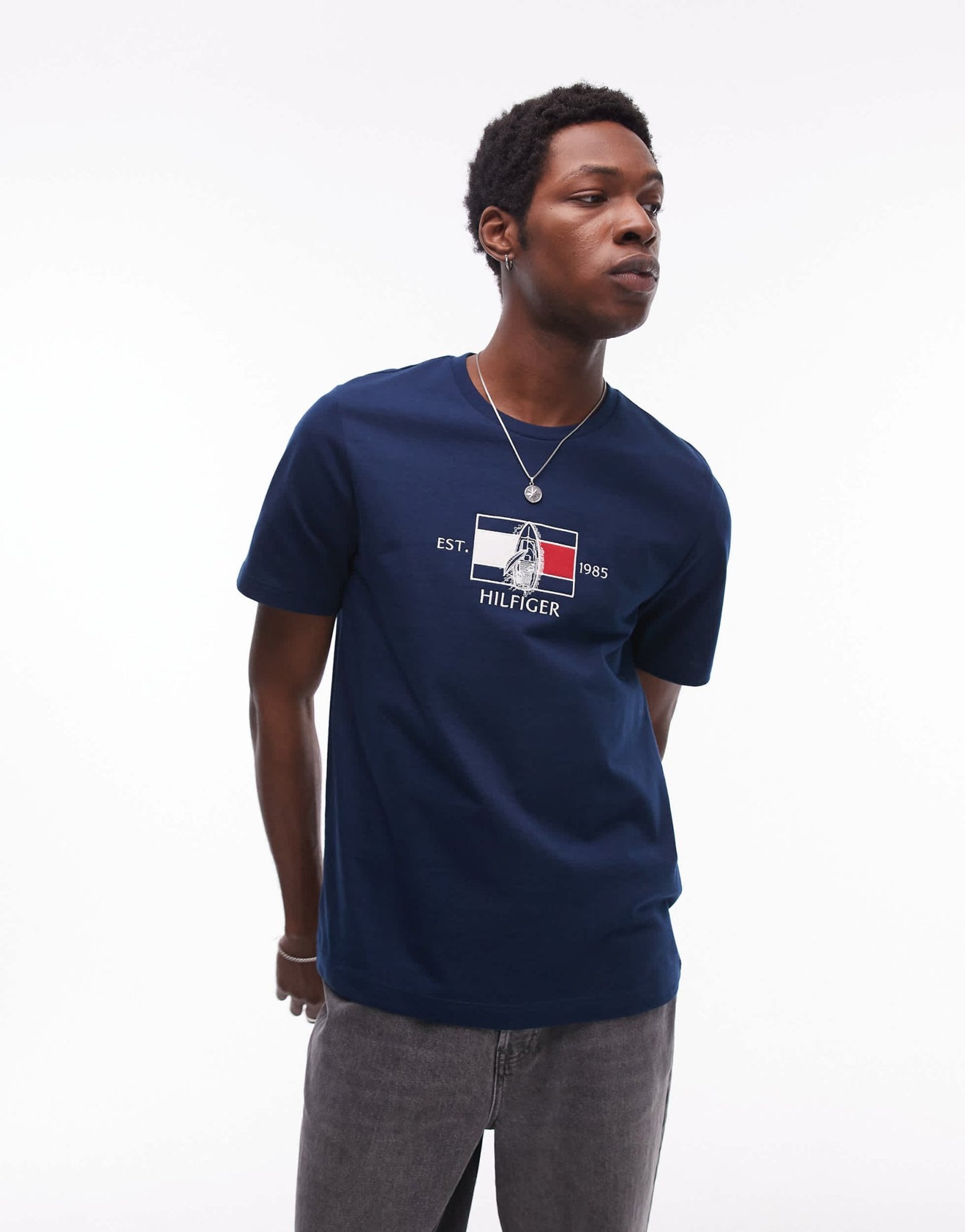 Tommy Hilfiger centre flag t-shirt in navy - ASOS Sample Sale EU Store