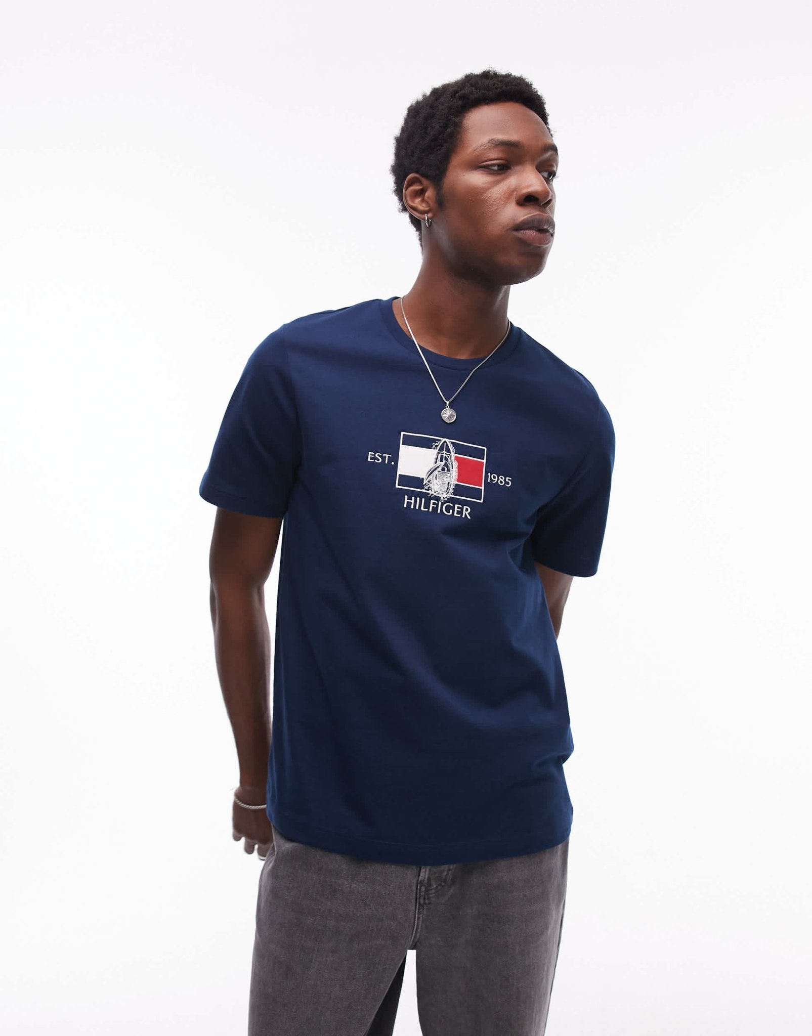 Tommy Hilfiger centre flag t-shirt in navy - ASOS Sample Sale EU Store