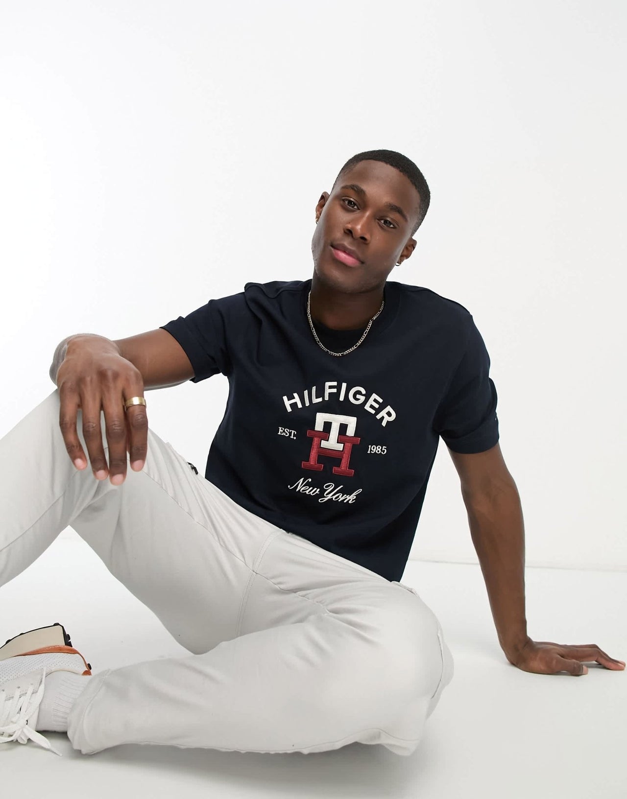 Tommy Hilfiger graphic logo t-shirt in navy - ASOS Sample Sale EU Store