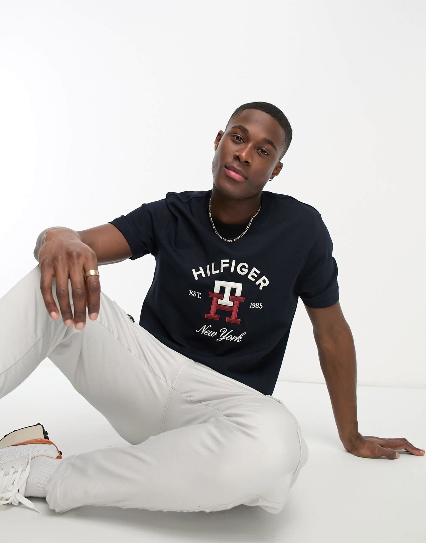 Tommy Hilfiger graphic logo t-shirt in navy - ASOS Sample Sale EU Store