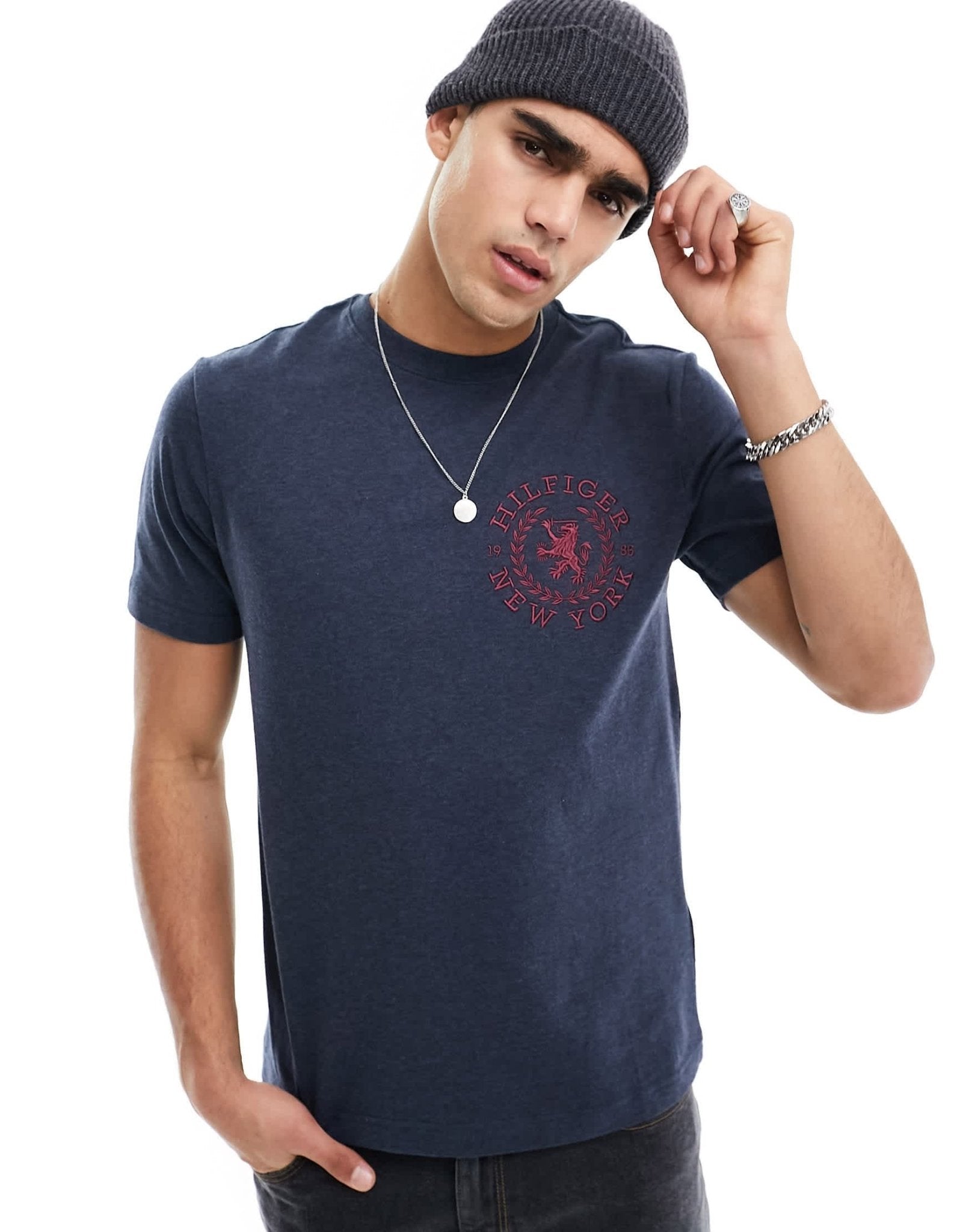 Tommy Hilfiger icon crest t-shirt in black - ASOS Sample Sale EU Store
