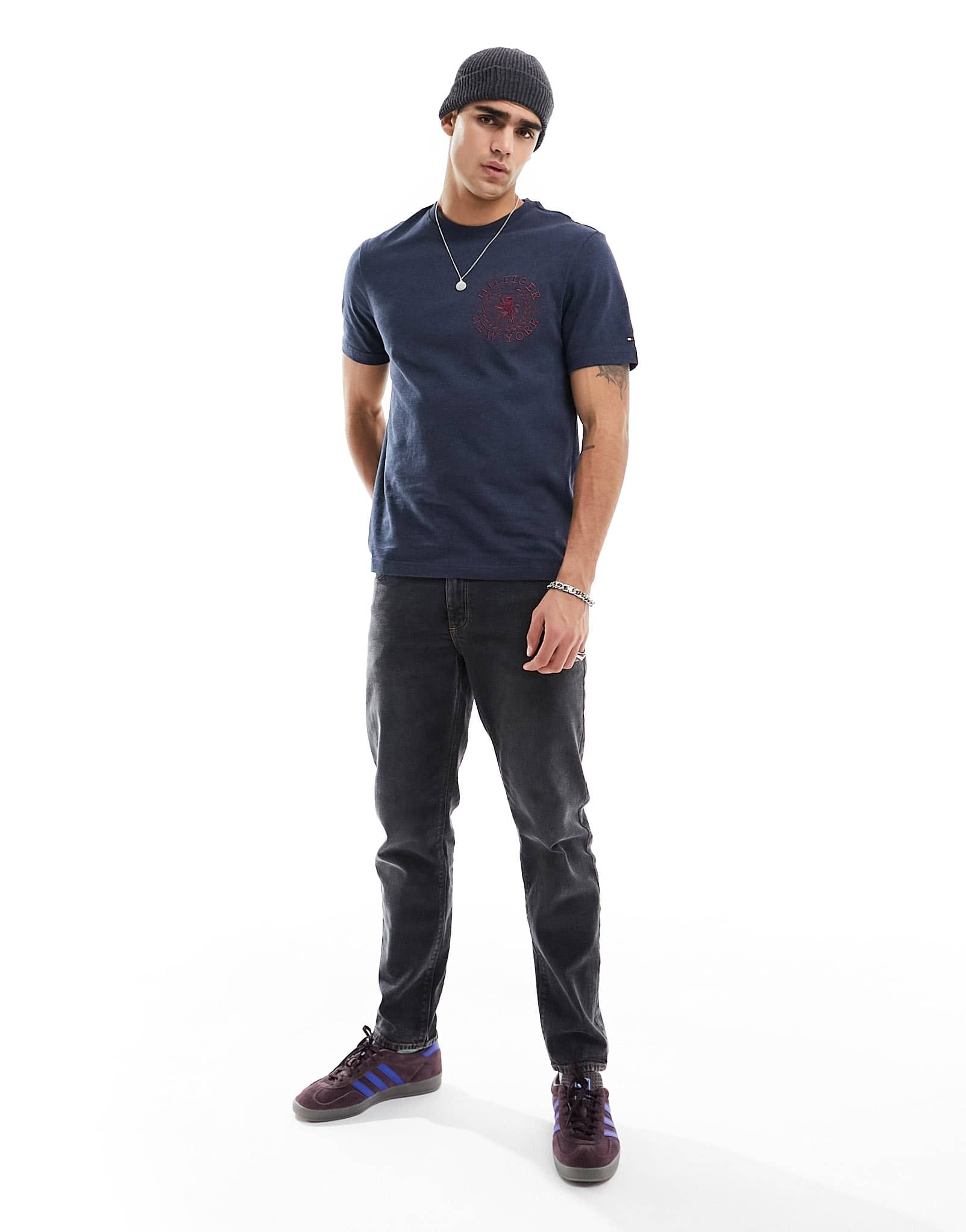Tommy Hilfiger icon crest t-shirt in black - ASOS Sample Sale EU Store