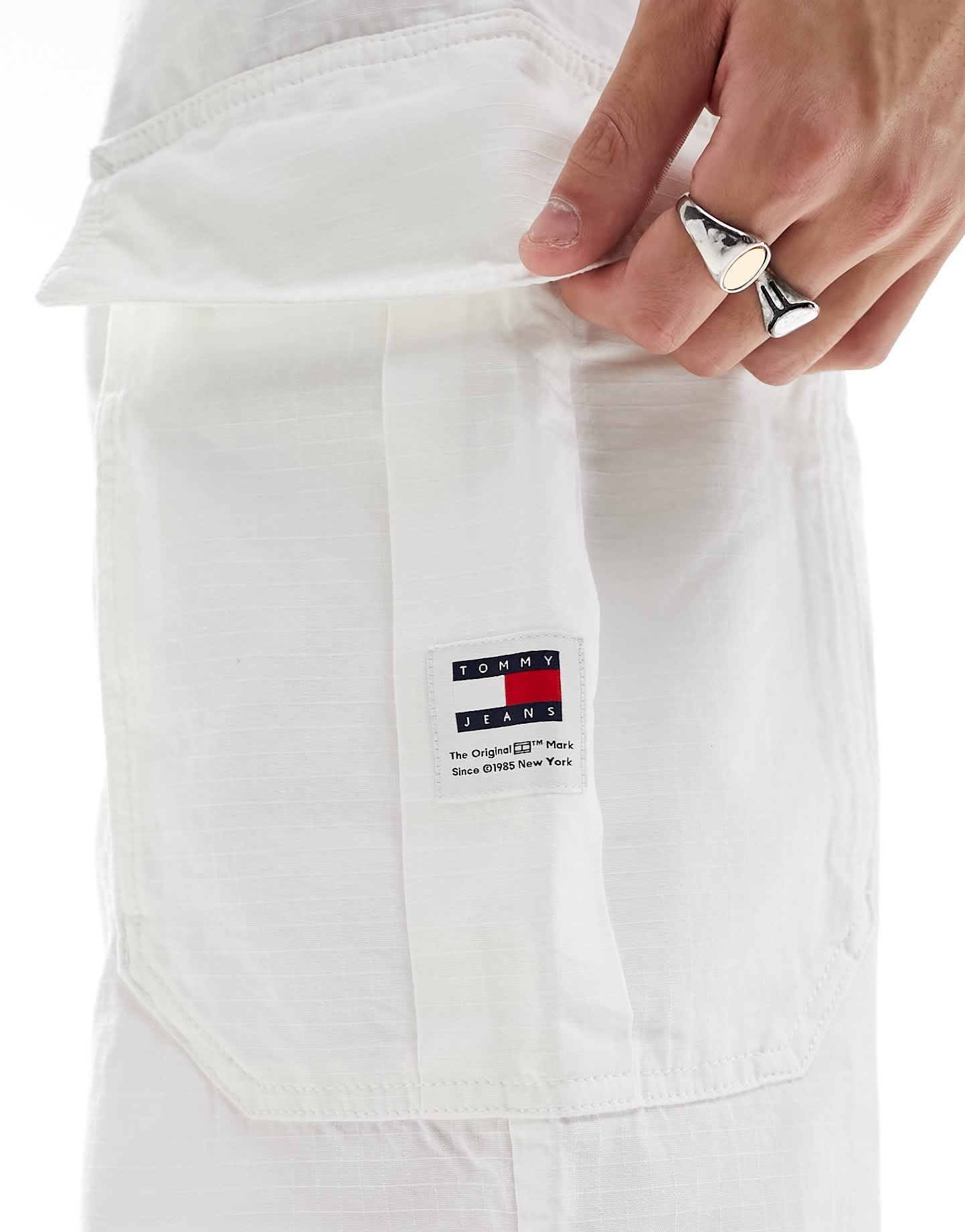Tommy Jeans Aiden cargo trousers in white - ASOS Sample Sale EU Store
