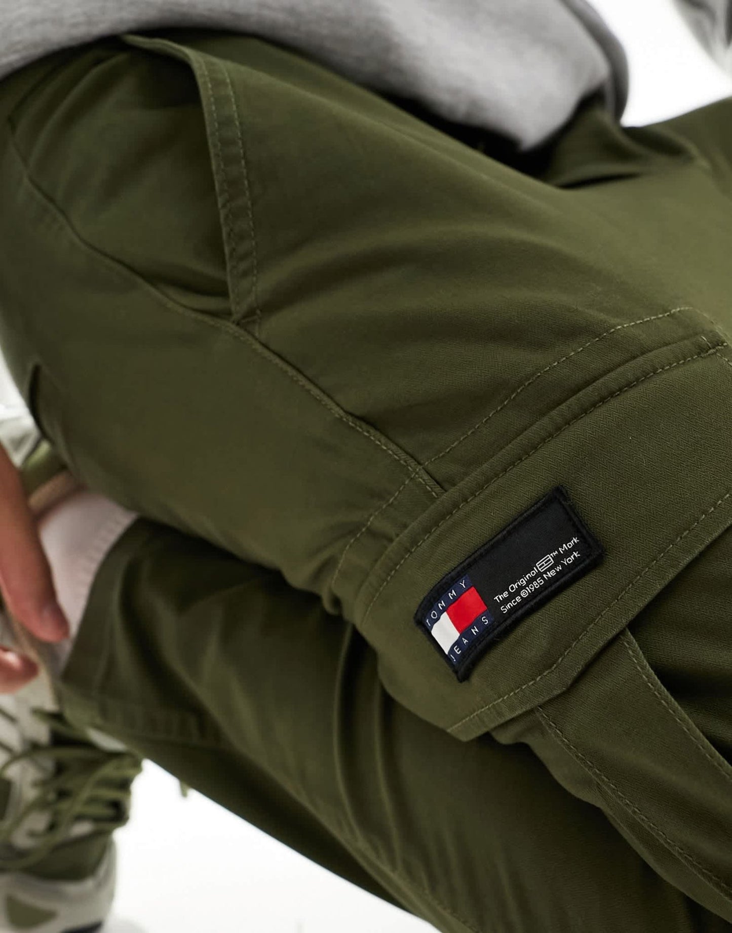 Tommy Jeans Austin lightweight cargo trousers in olive green - ASOS Sample Sale EU Store