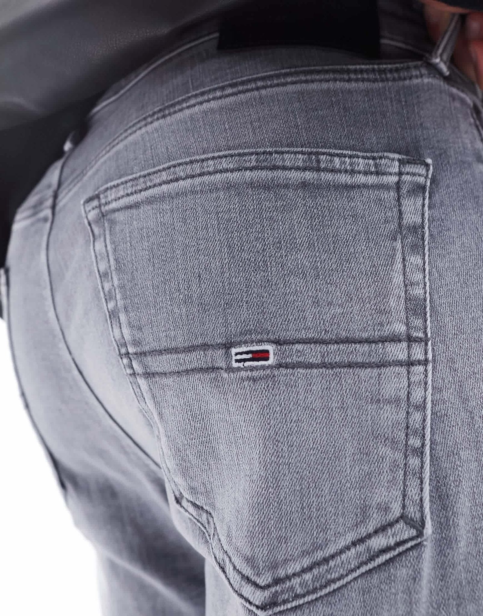 Tommy Jeans Austin slim tapered jeans in black - ASOS Sample Sale EU Store