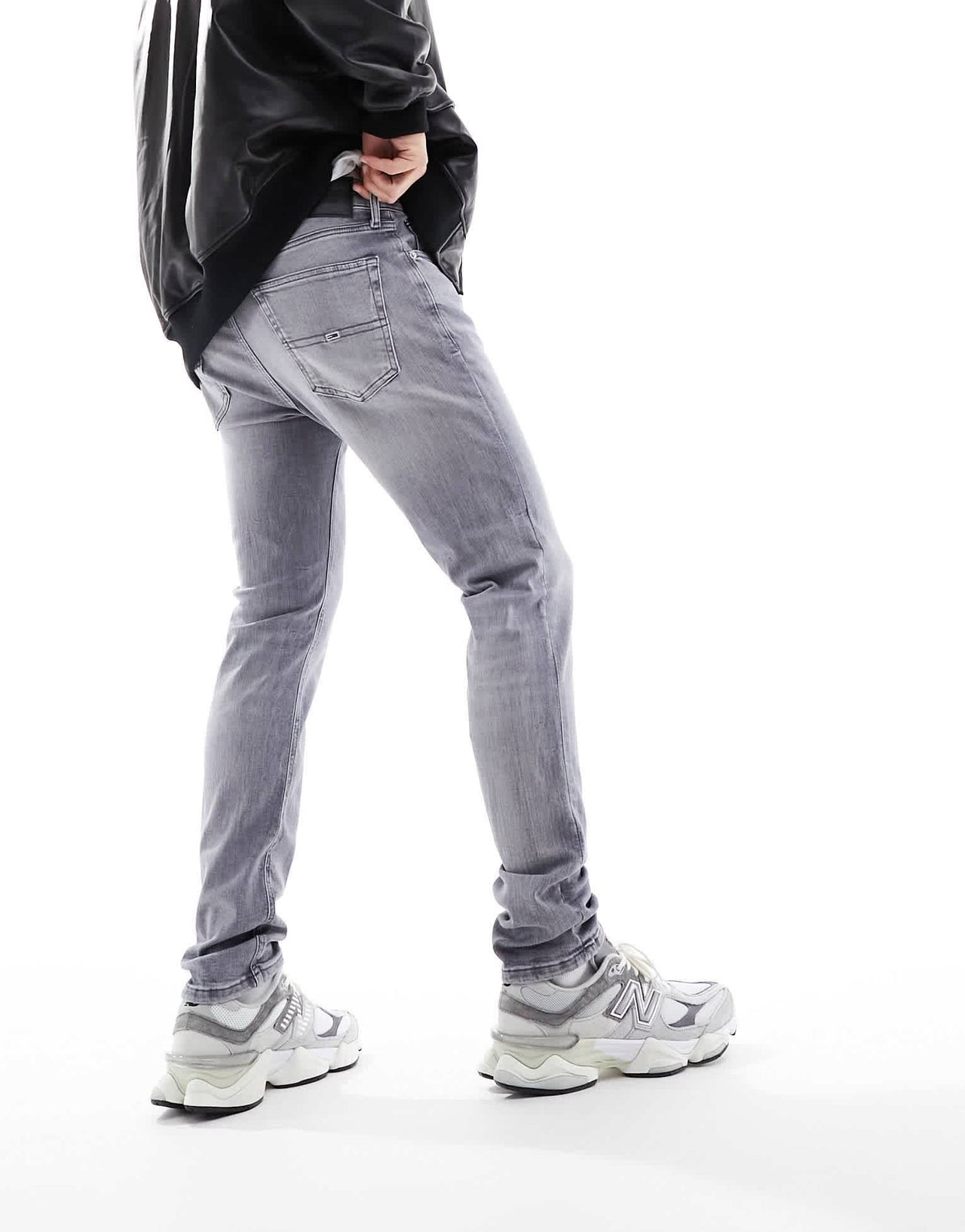 Tommy Jeans Austin slim tapered jeans in black - ASOS Sample Sale EU Store