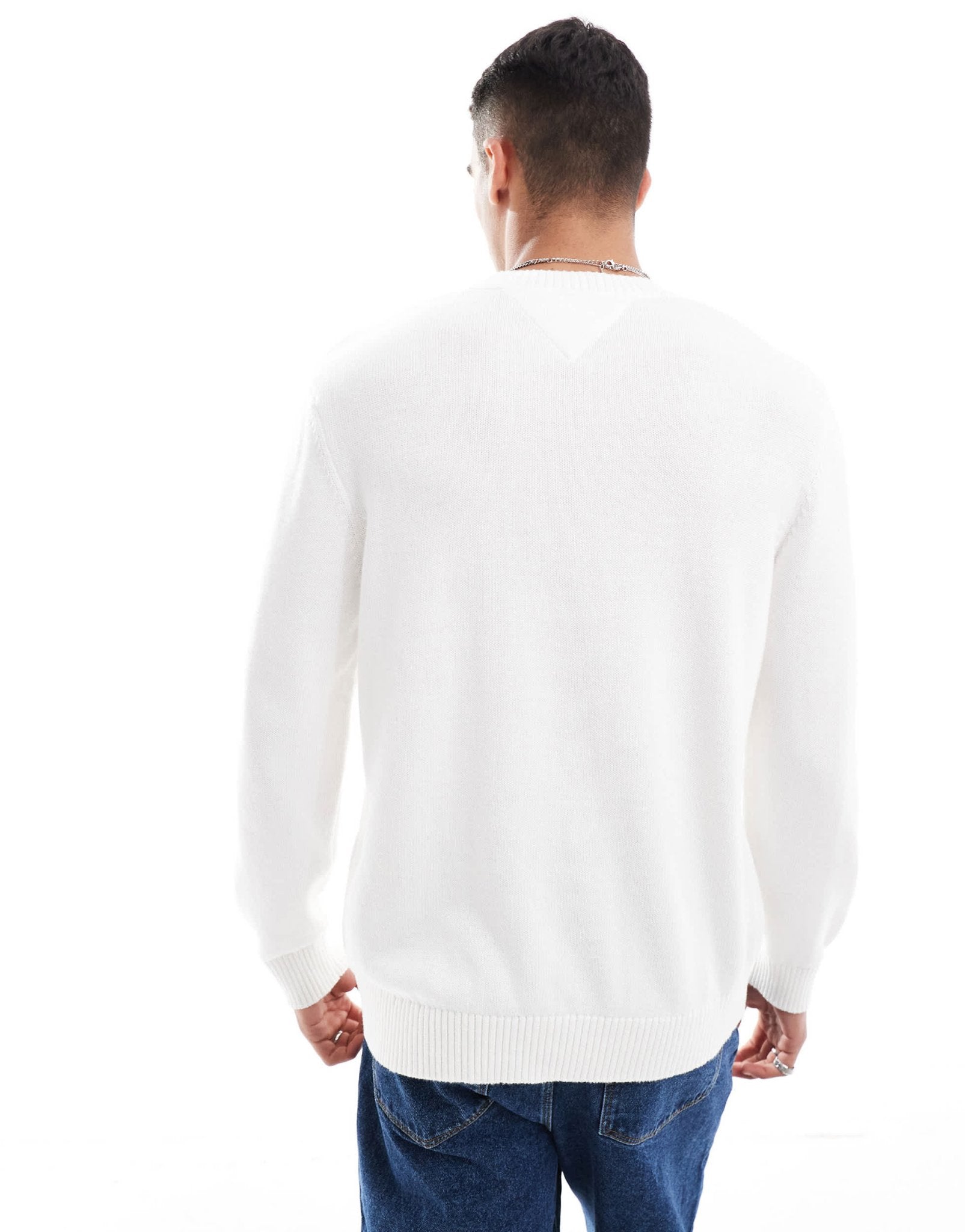 Tommy Jeans badge logo knit jumper in white - ASOS Sample Sale EU Store