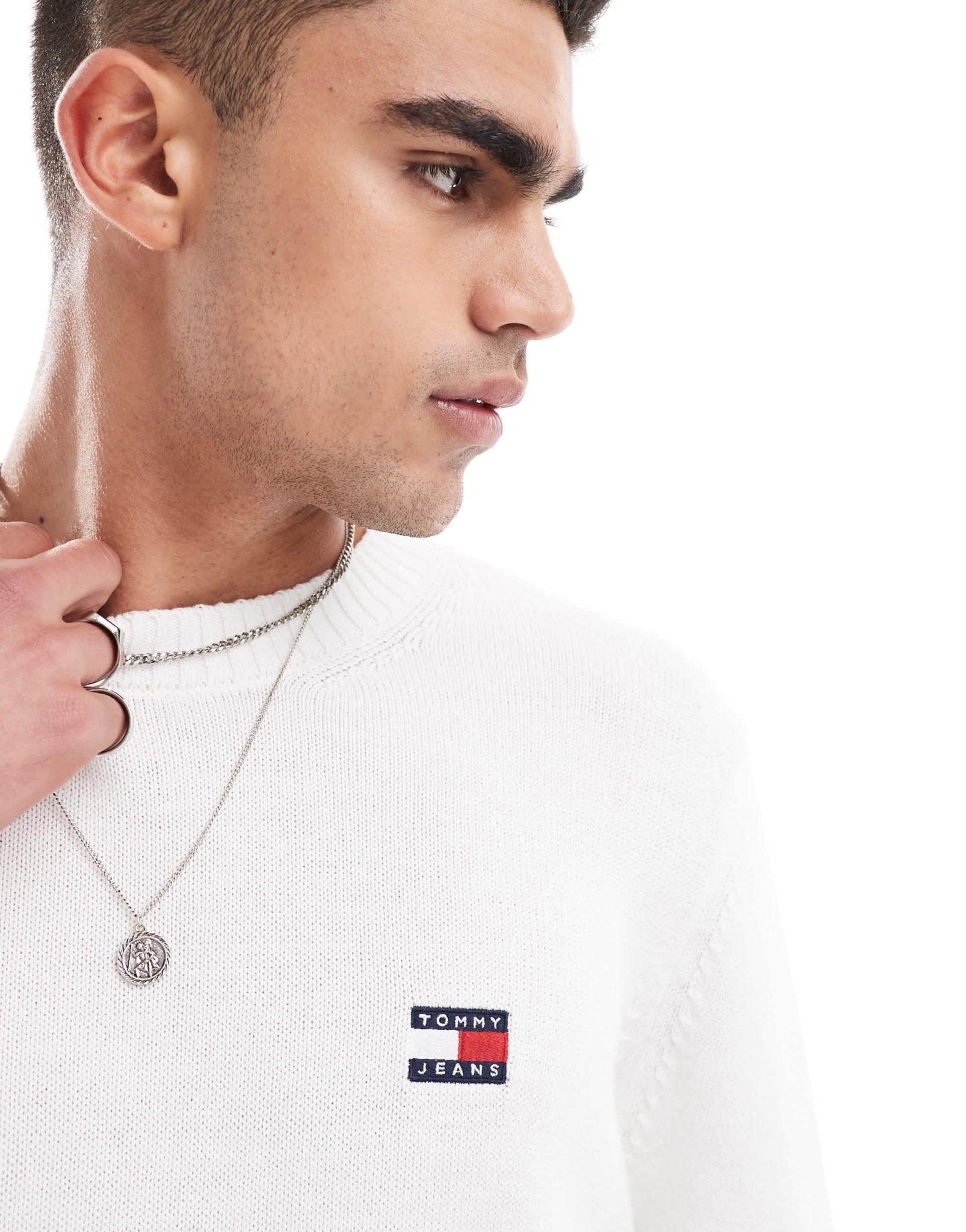 Tommy Jeans badge logo knit jumper in white - ASOS Sample Sale EU Store