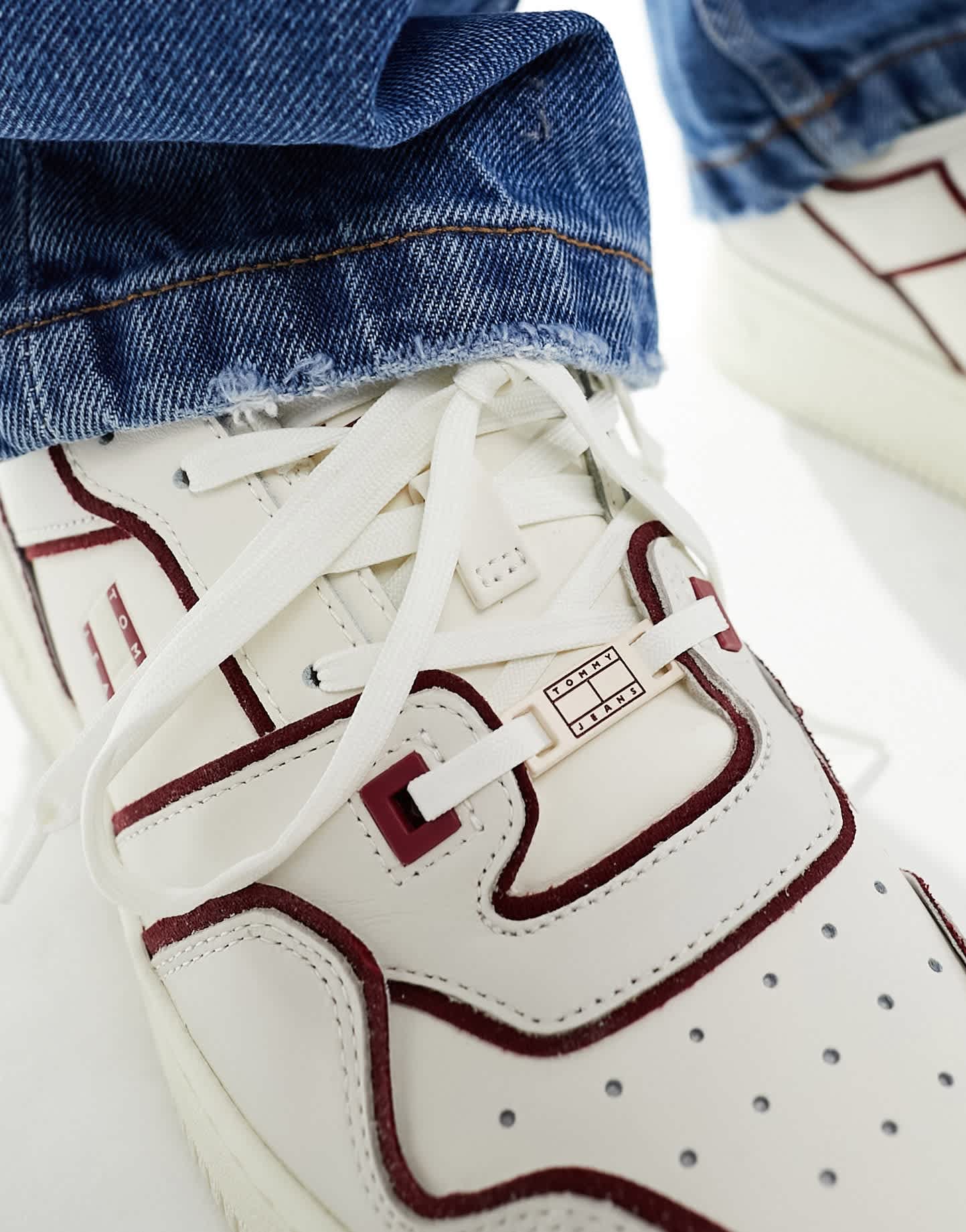 Tommy Jeans Basket trainers with piping details in off white and burgundy - ASOS Sample Sale EU Store