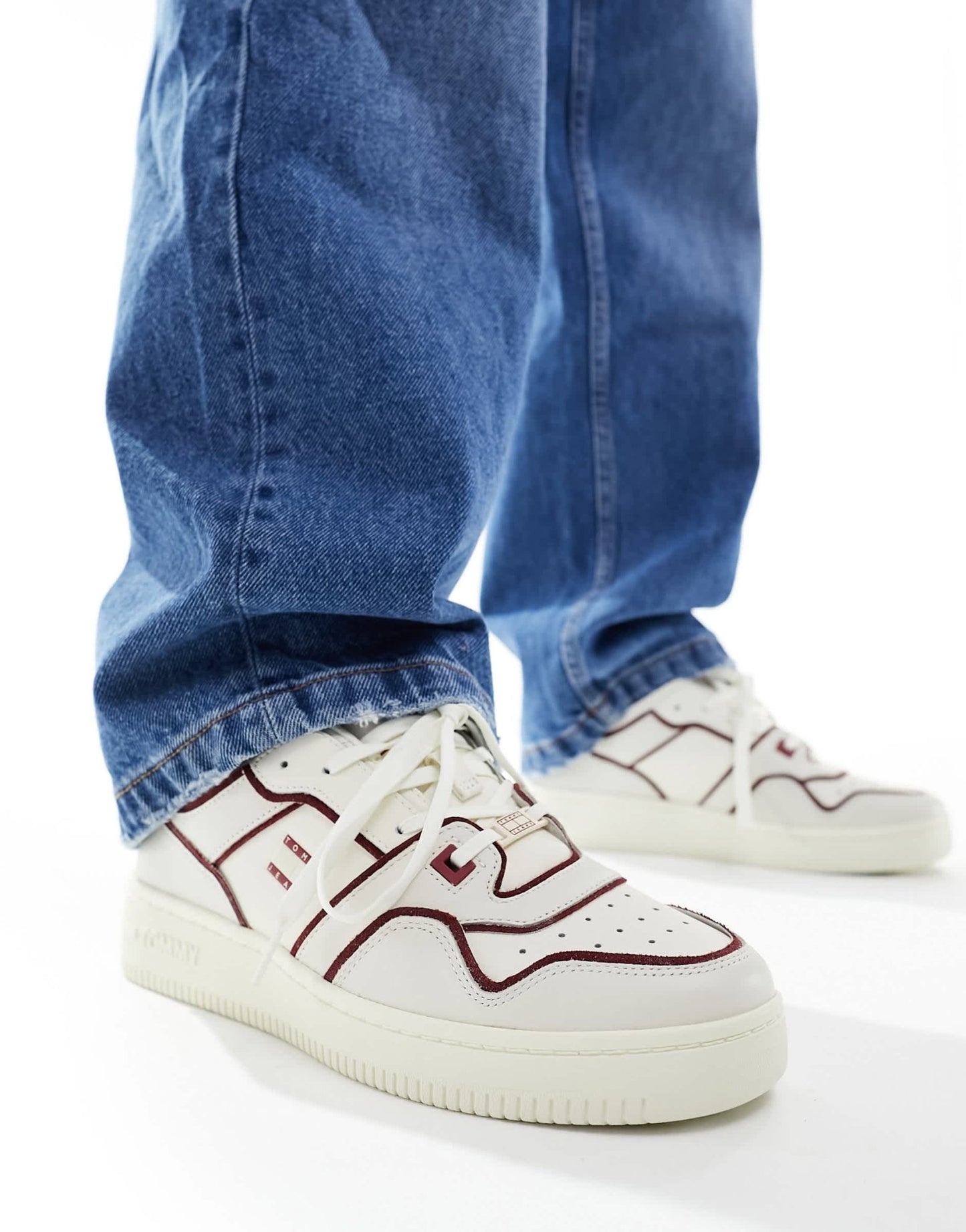 Tommy Jeans Basket trainers with piping details in off white and burgundy - ASOS Sample Sale EU Store
