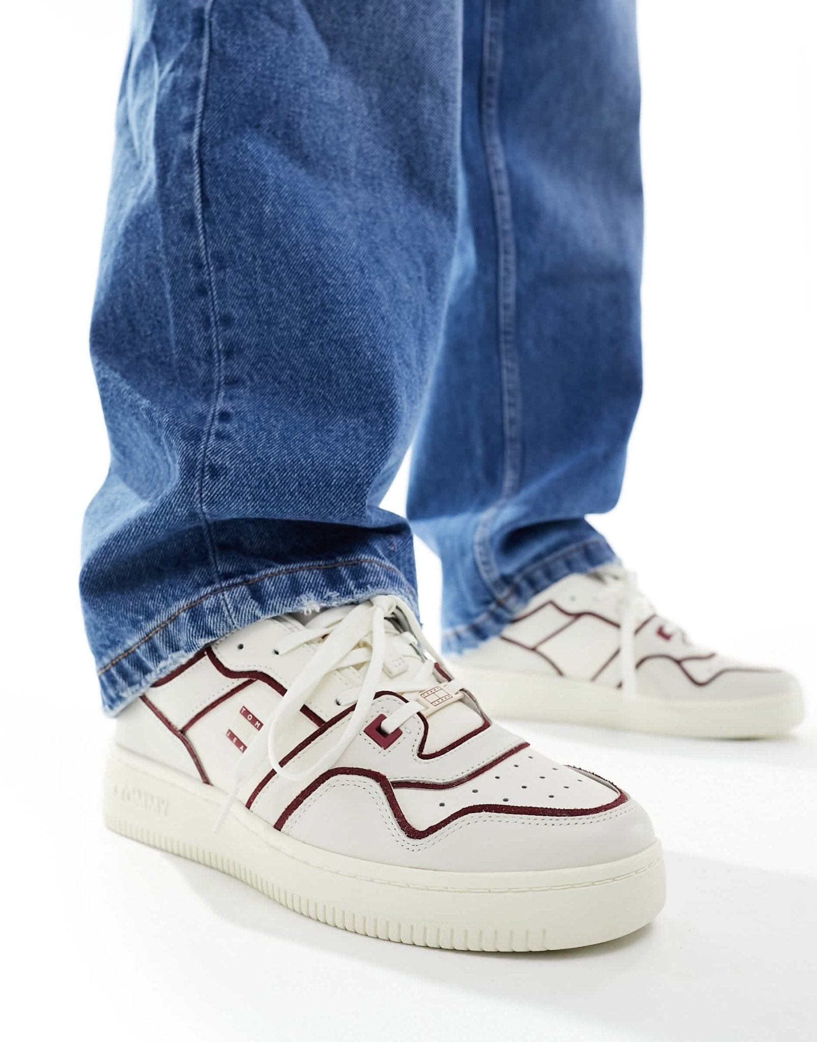 Tommy Jeans Basket trainers with piping details in off white and burgundy - ASOS Sample Sale EU Store
