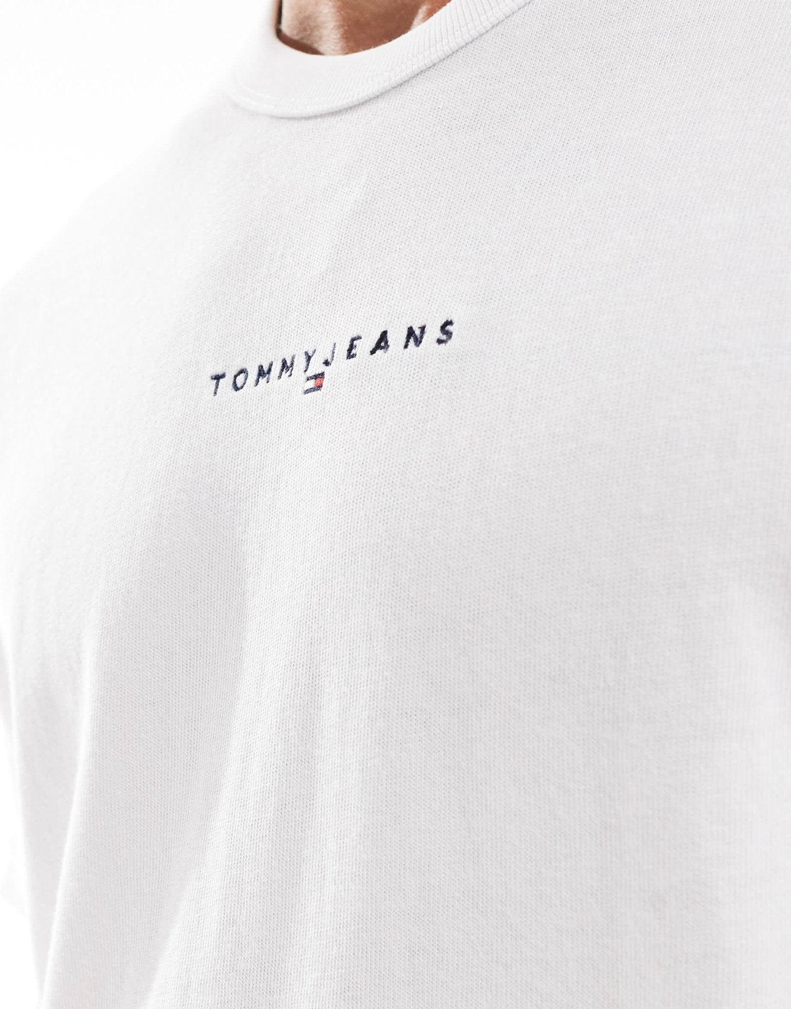 Tommy Jeans chest linear logo t-shirt in white - ASOS Sample Sale EU Store