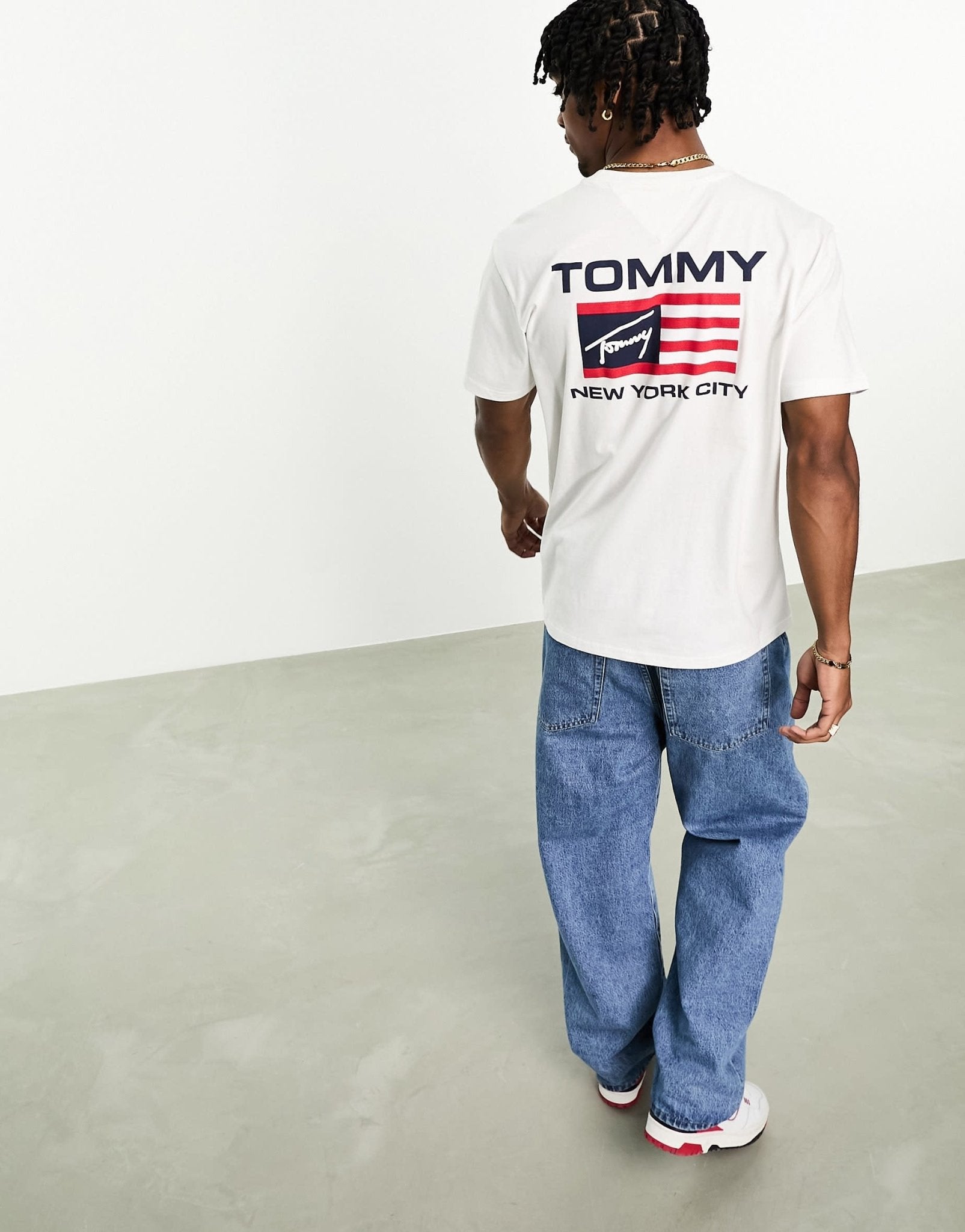 Tommy Jeans classic athletic flag t-shirt in white - ASOS Sample Sale EU Store