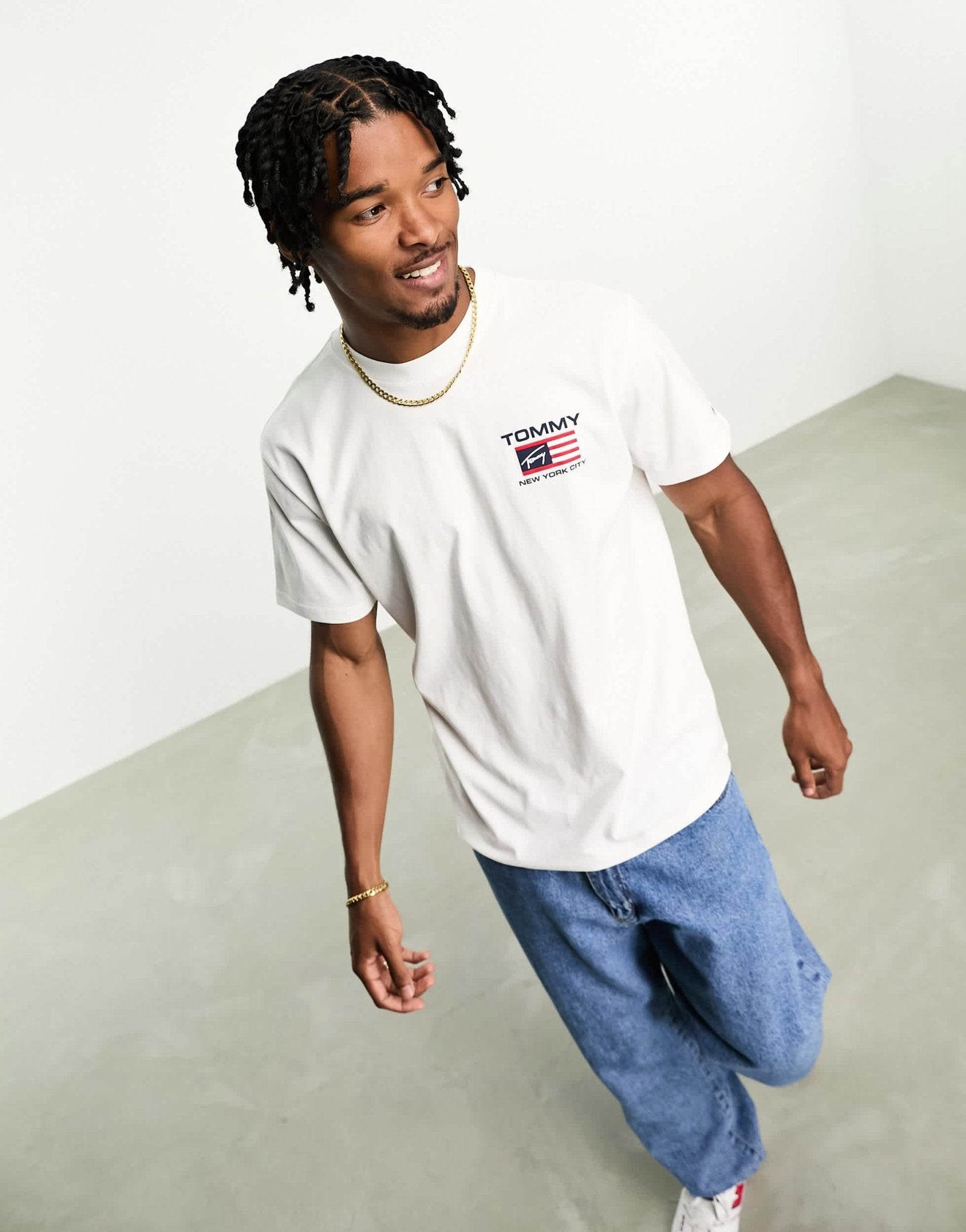 Tommy Jeans classic athletic flag t-shirt in white - ASOS Sample Sale EU Store