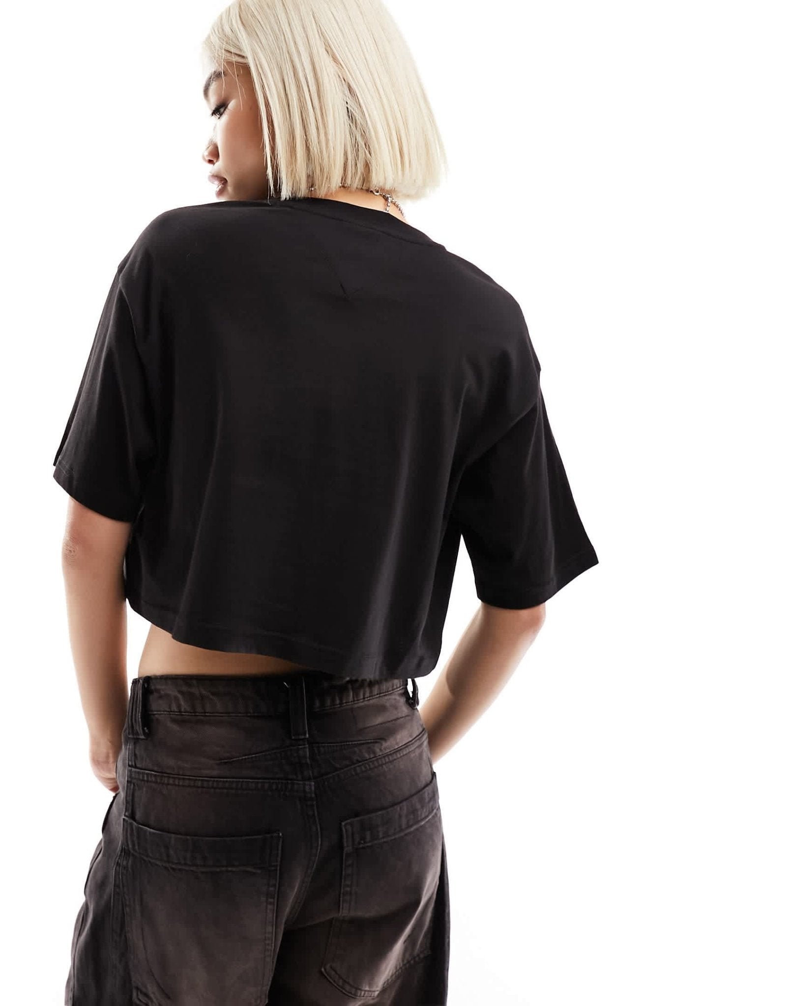 Tommy Jeans oversized cropped new varsity logo short sleeve t-shirt in black - ASOS Sample Sale EU Store