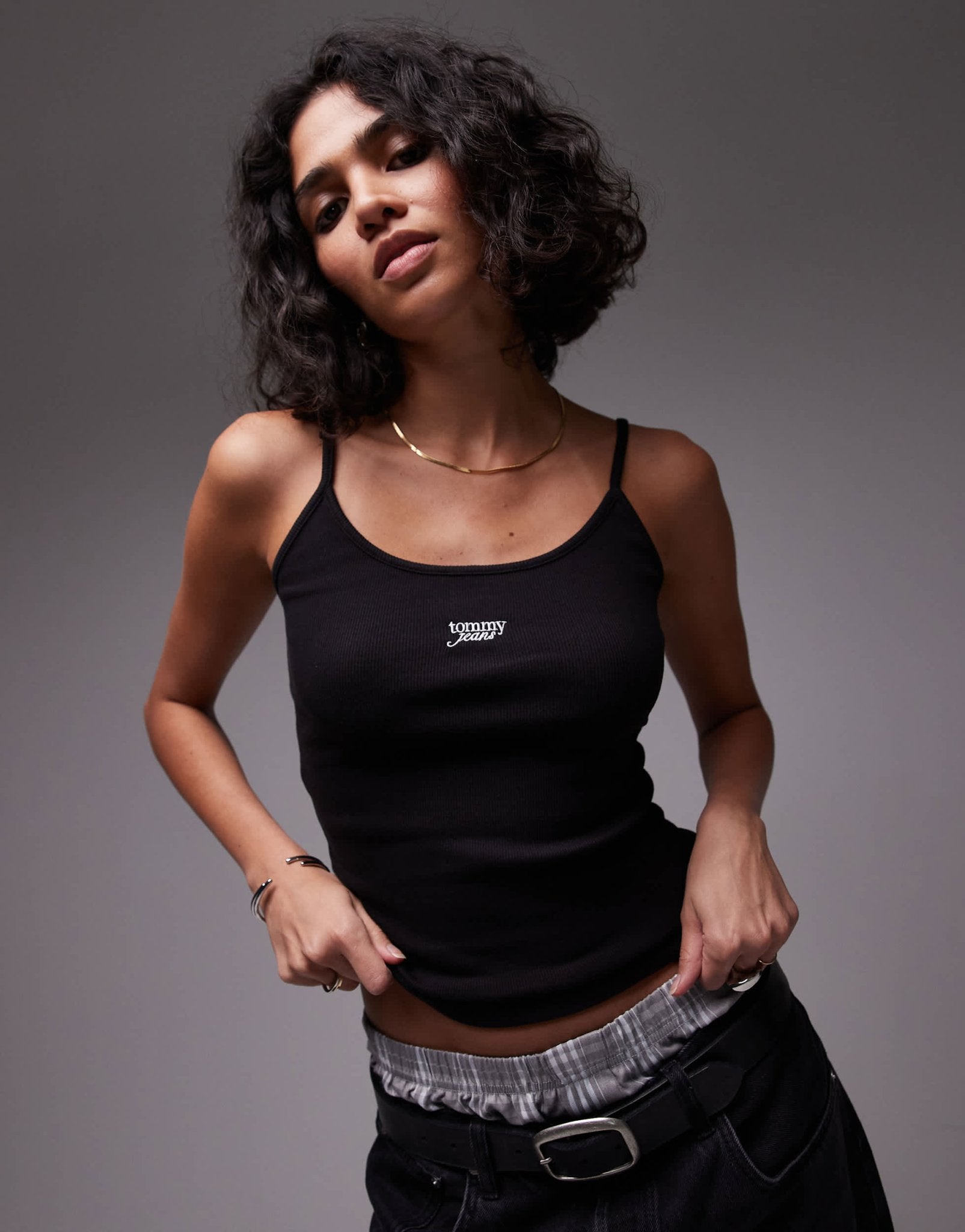 Tommy Jeans script logo strappy vest in black - ASOS Sample Sale EU Store