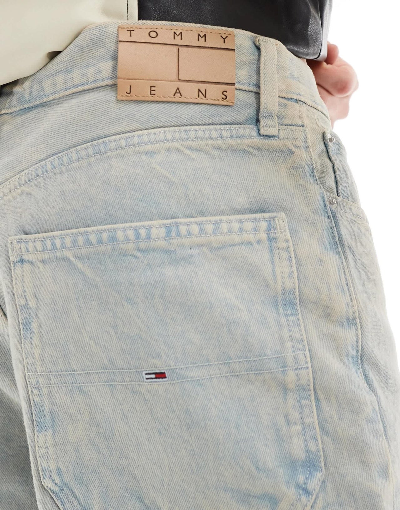 Tommy Jeans skater jeans in light acid wash - ASOS Sample Sale EU Store