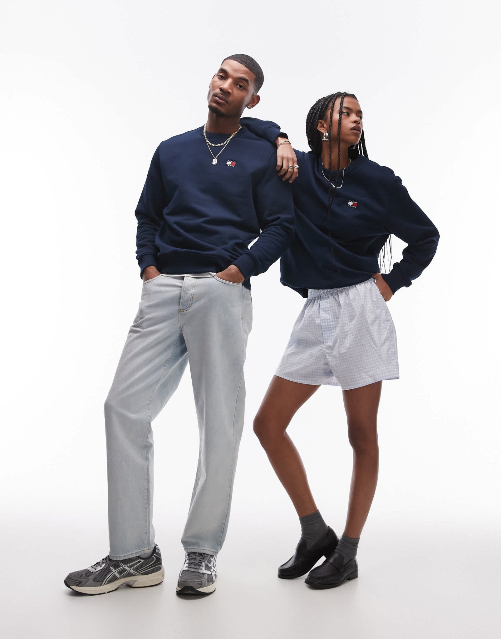 Tommy Jeans unisex badge sweatshirt in navy - ASOS Sample Sale EU Store