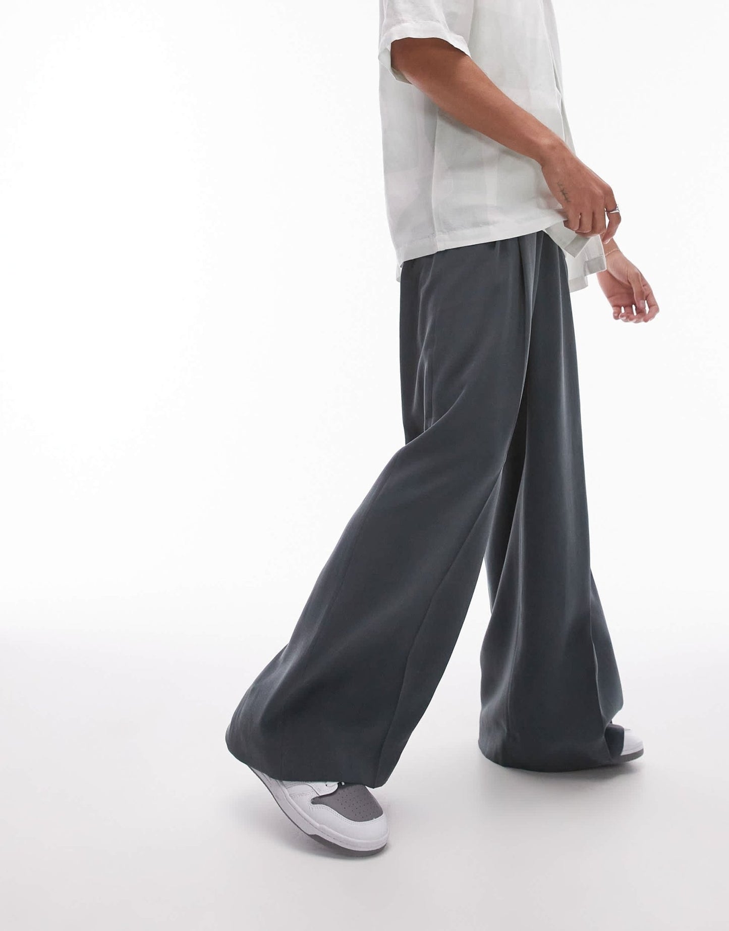 Topman smart drape wide leg trousers trouser in charcoal - ASOS Sample Sale EU Store