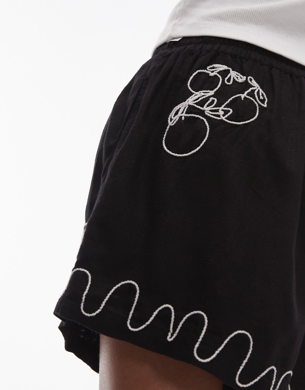 Topshop co - ord embroidered pull on short in black - ASOS Sample Sale EU Store