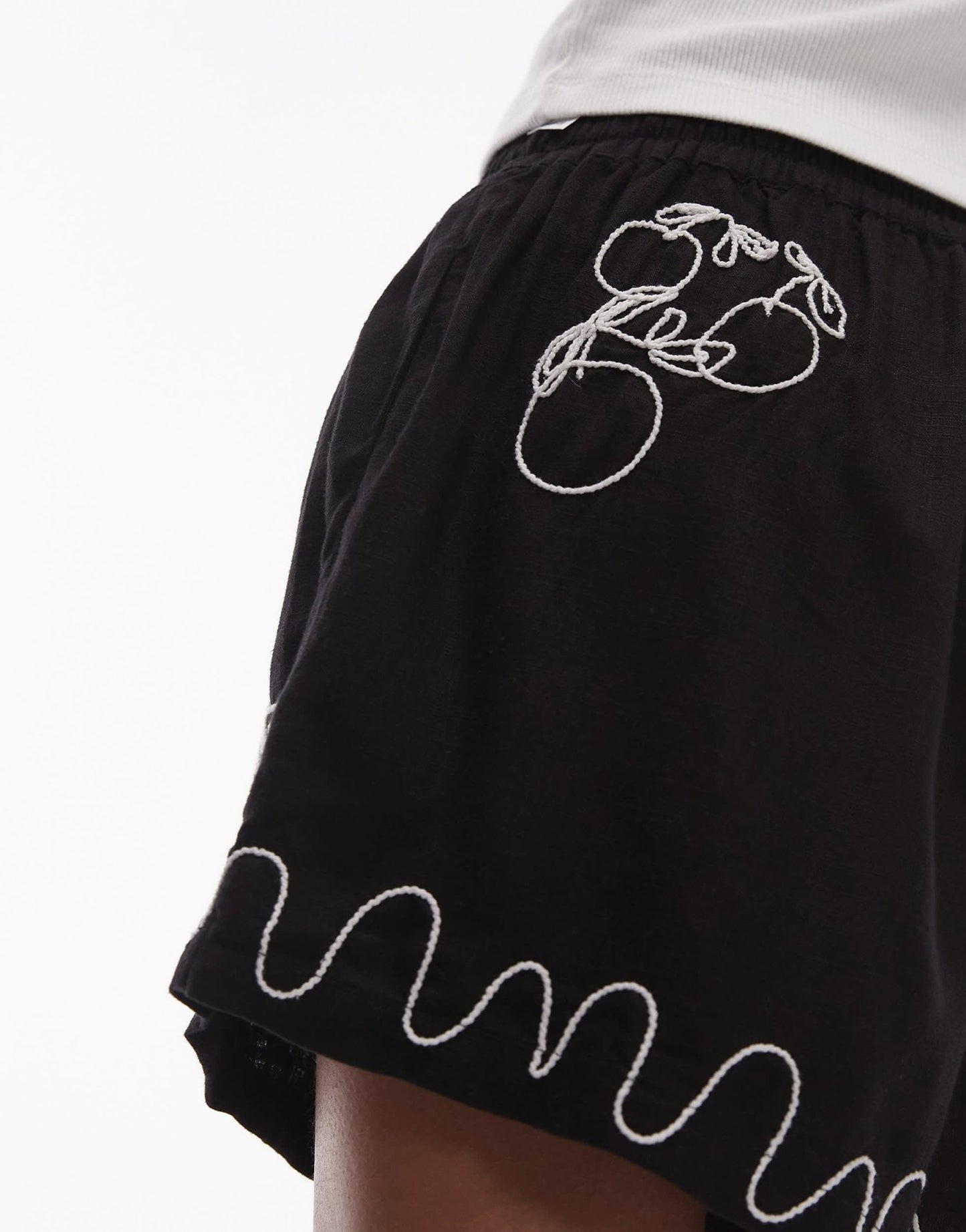Topshop co - ord embroidered pull on short in black - ASOS Sample Sale EU Store