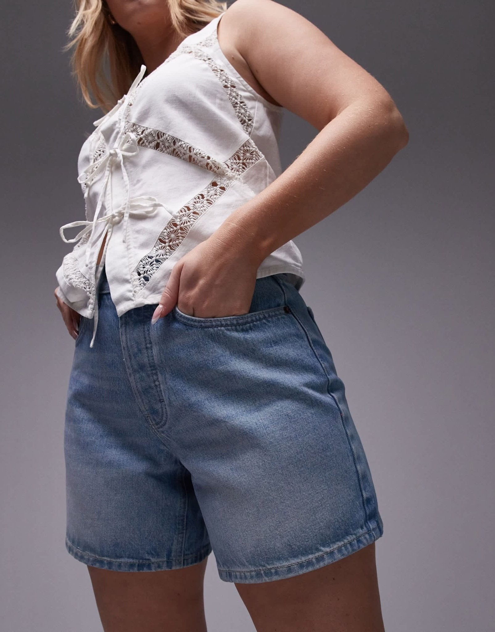 Topshop Hourglass denim Editor short in bleach - ASOS Sample Sale EU Store