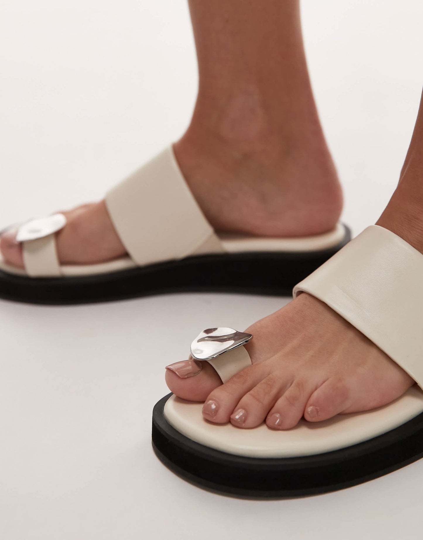 Topshop Jules molten toe piece sandals in off white - ASOS Sample Sale EU Store