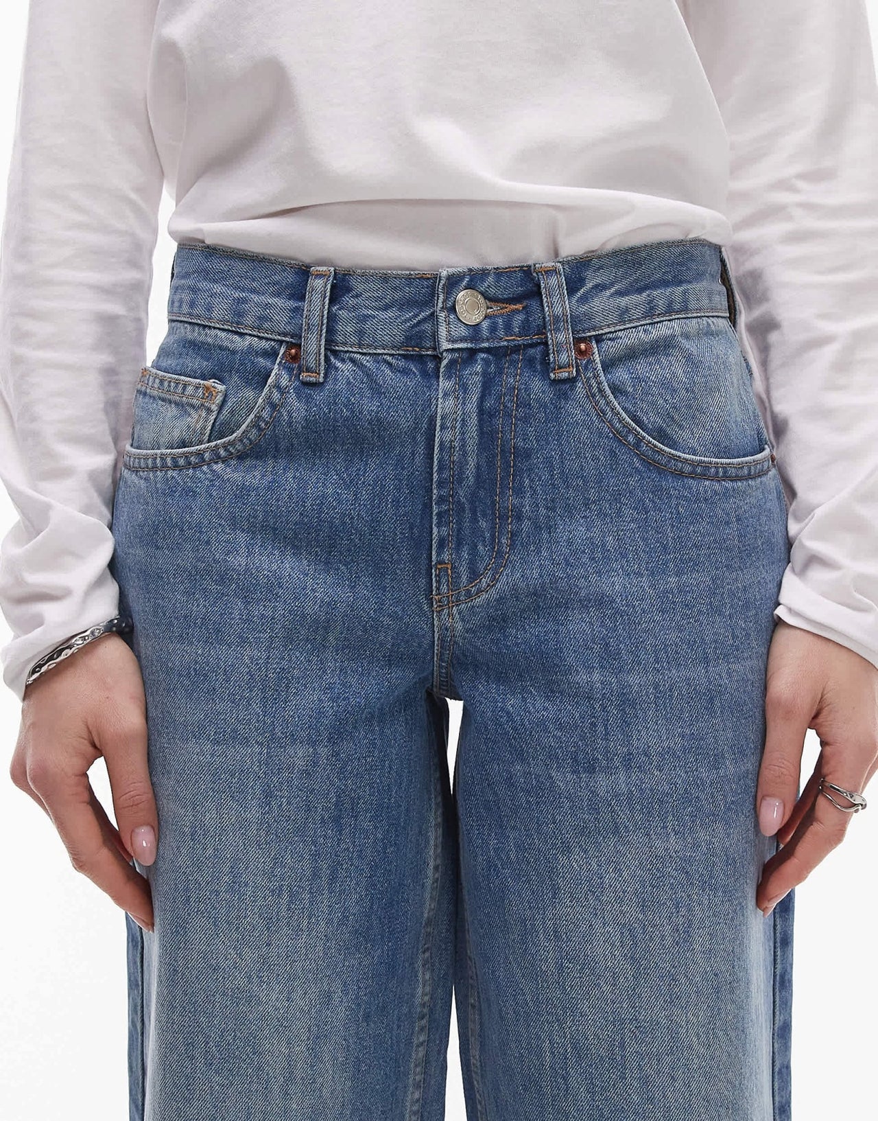 Topshop Petite Cinch low rise relaxed jean in vintage blue - ASOS Sample Sale EU Store