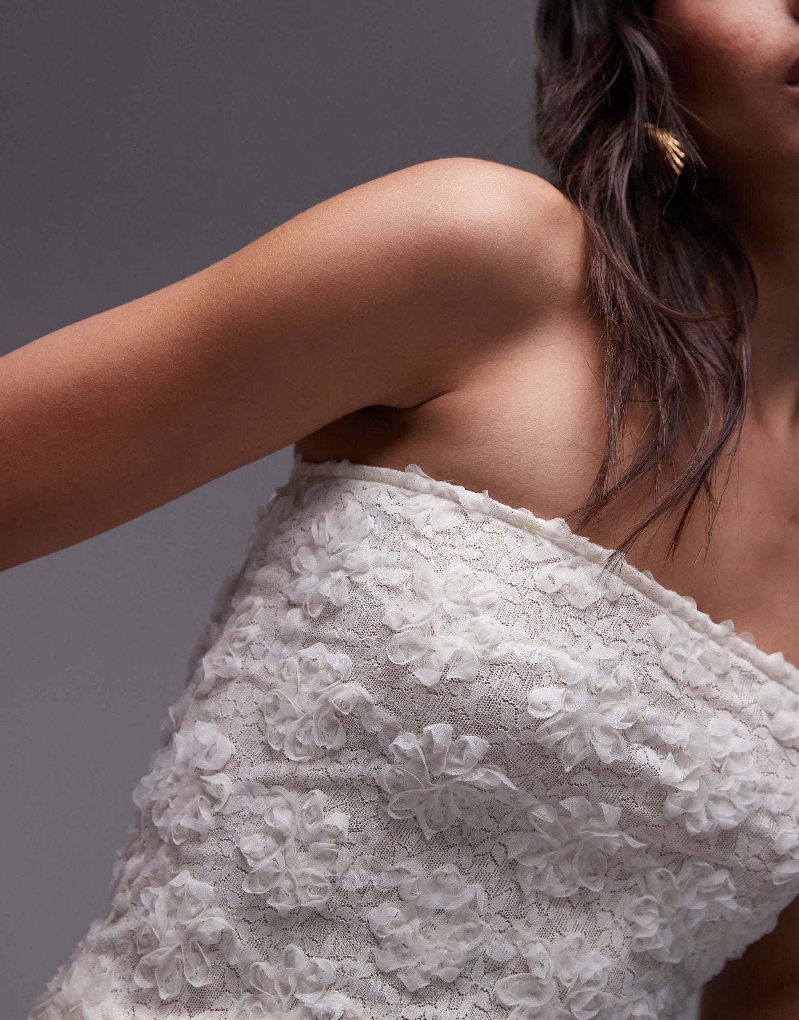 Topshop textured floral bandeau in cream - ASOS Sample Sale EU Store