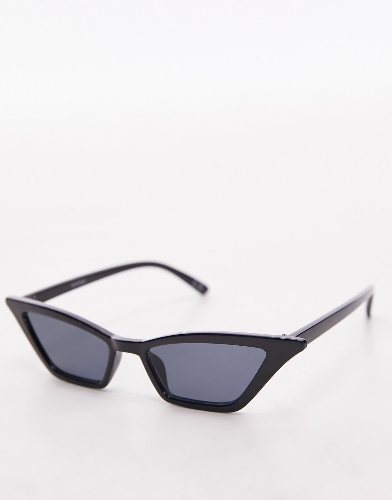 Topshop Violet cat eye sunglasses in black - ASOS Sample Sale EU Store