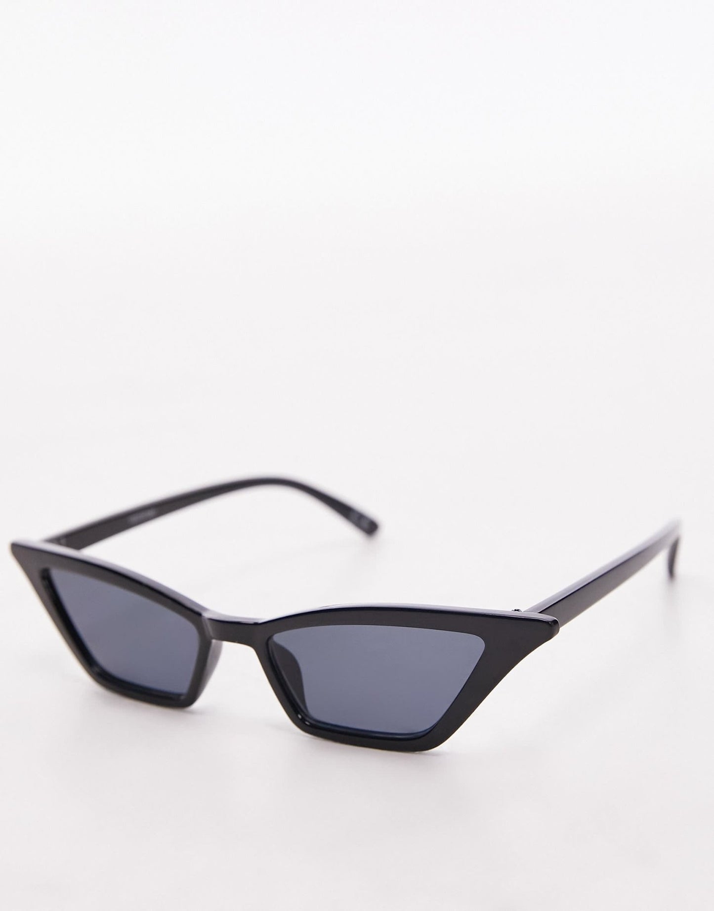 Topshop Violet cat eye sunglasses in black - ASOS Sample Sale EU Store