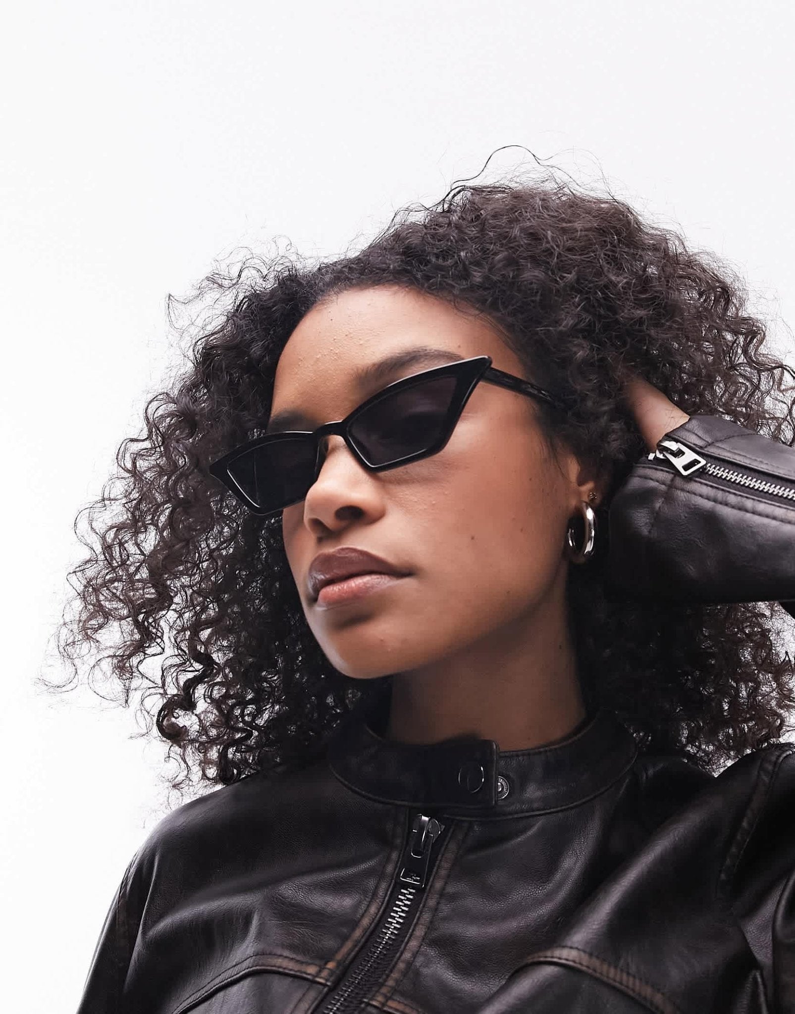 Topshop Violet cat eye sunglasses in black - ASOS Sample Sale EU Store