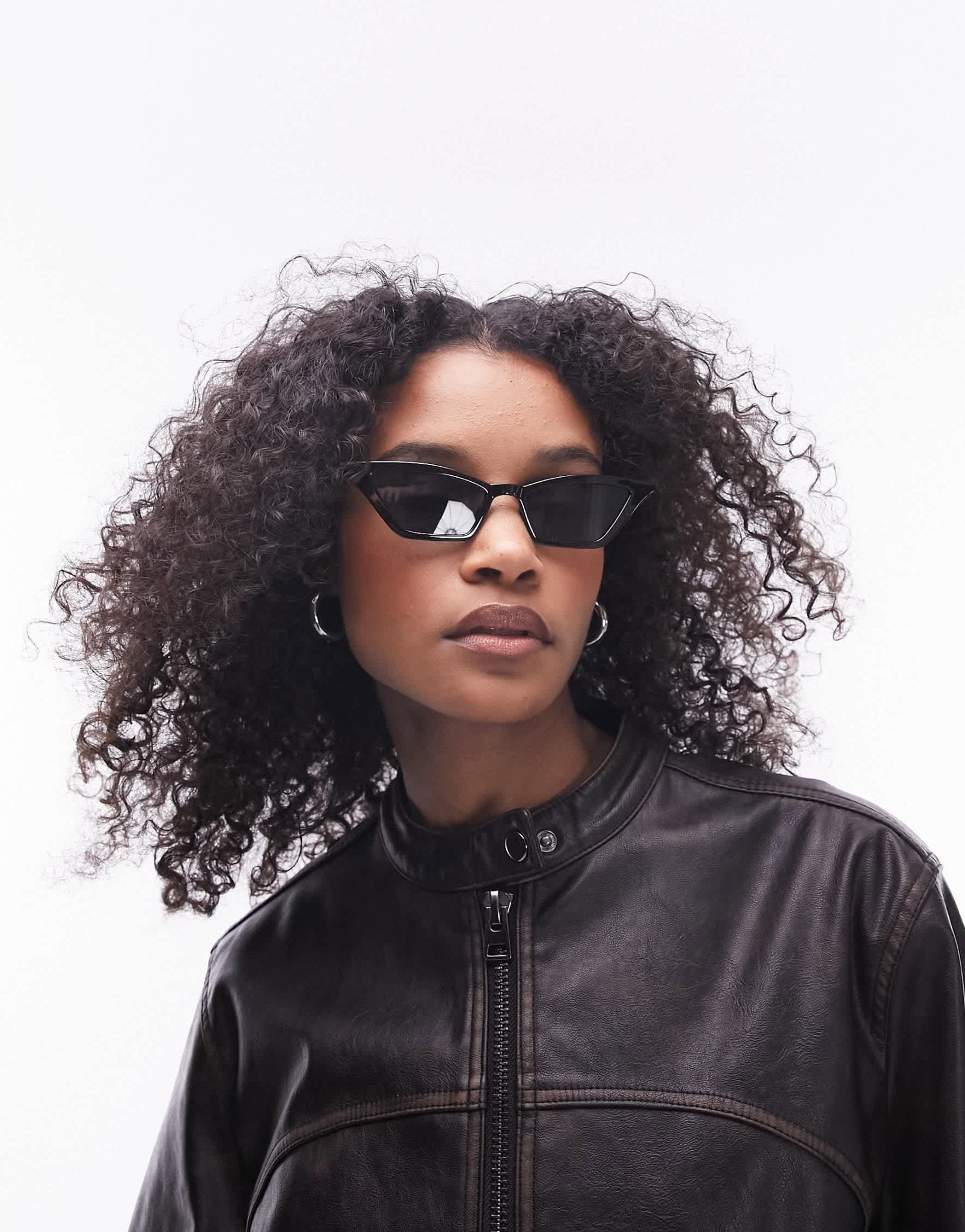 Topshop Violet cat eye sunglasses in black - ASOS Sample Sale EU Store