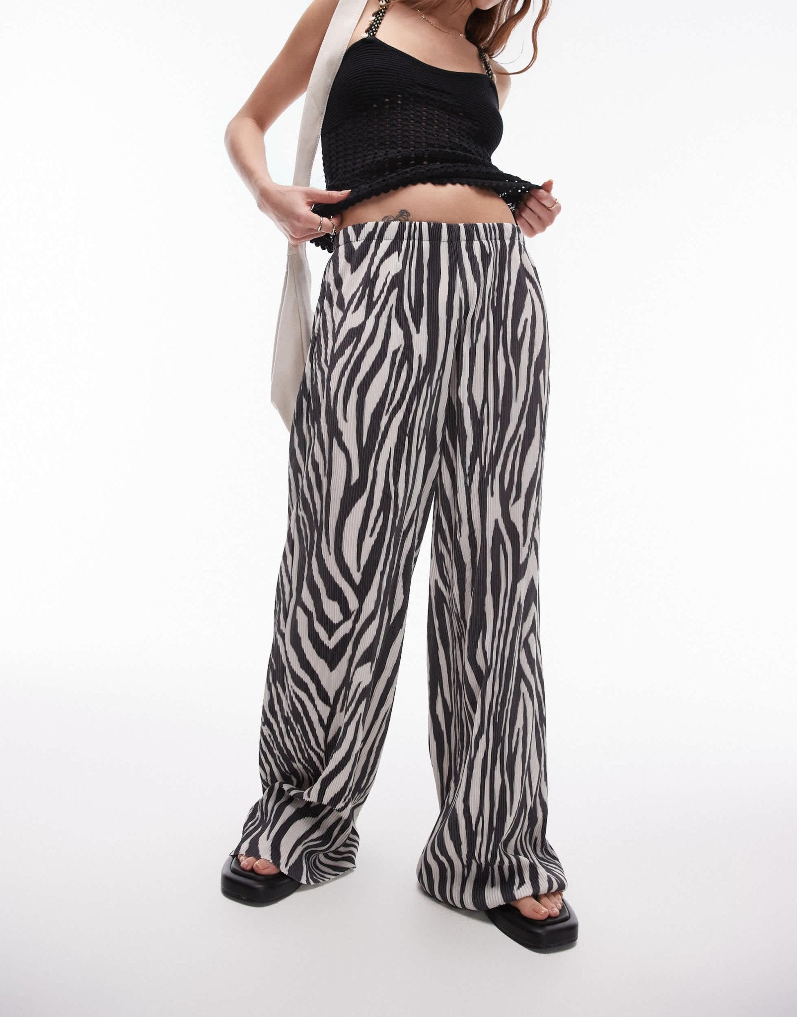 Topshop zebra crinkle plisse wide leg trouser in mono - ASOS Sample Sale EU Store