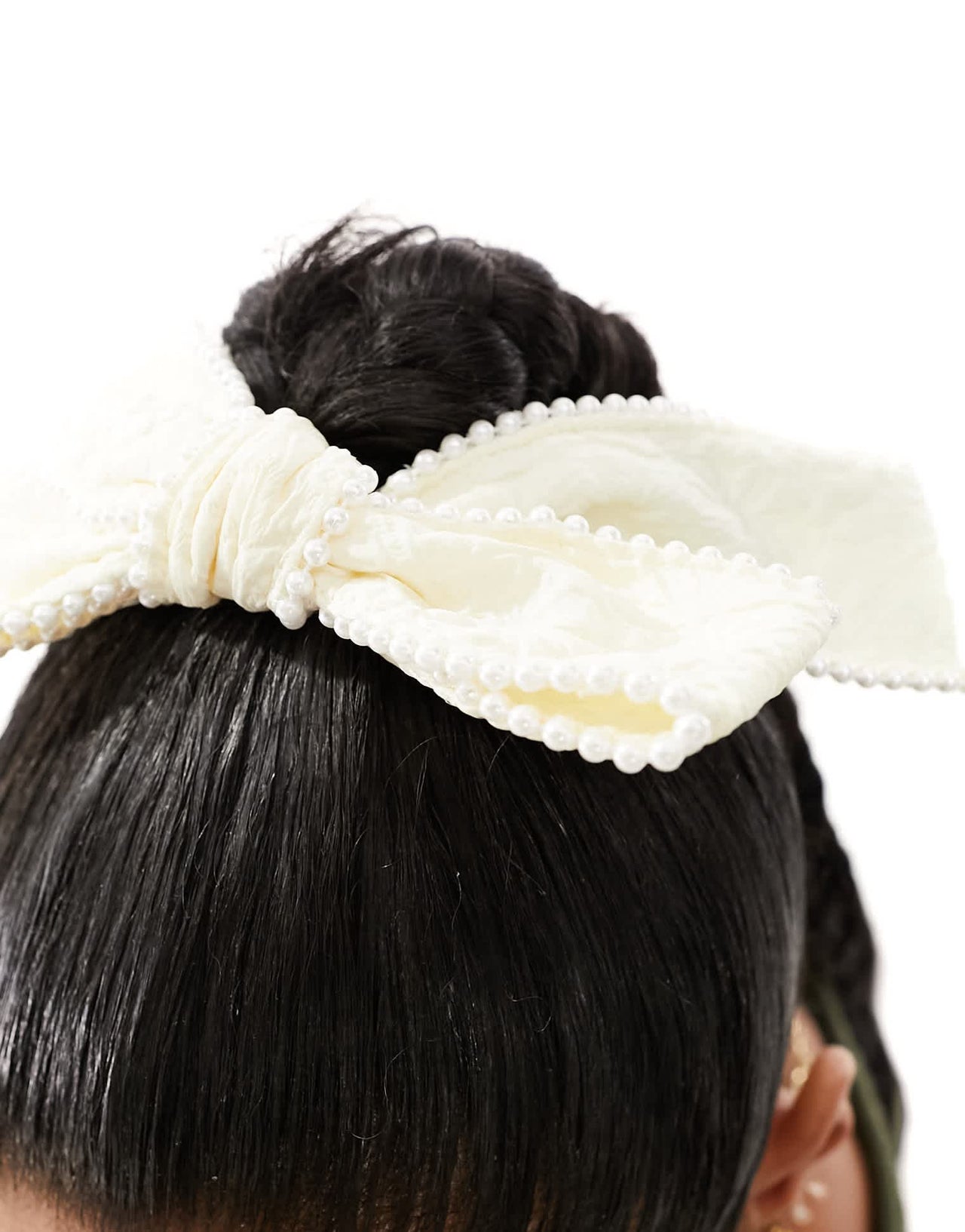 True Decadence pearl trim hair bow in cream - ASOS Sample Sale EU Store