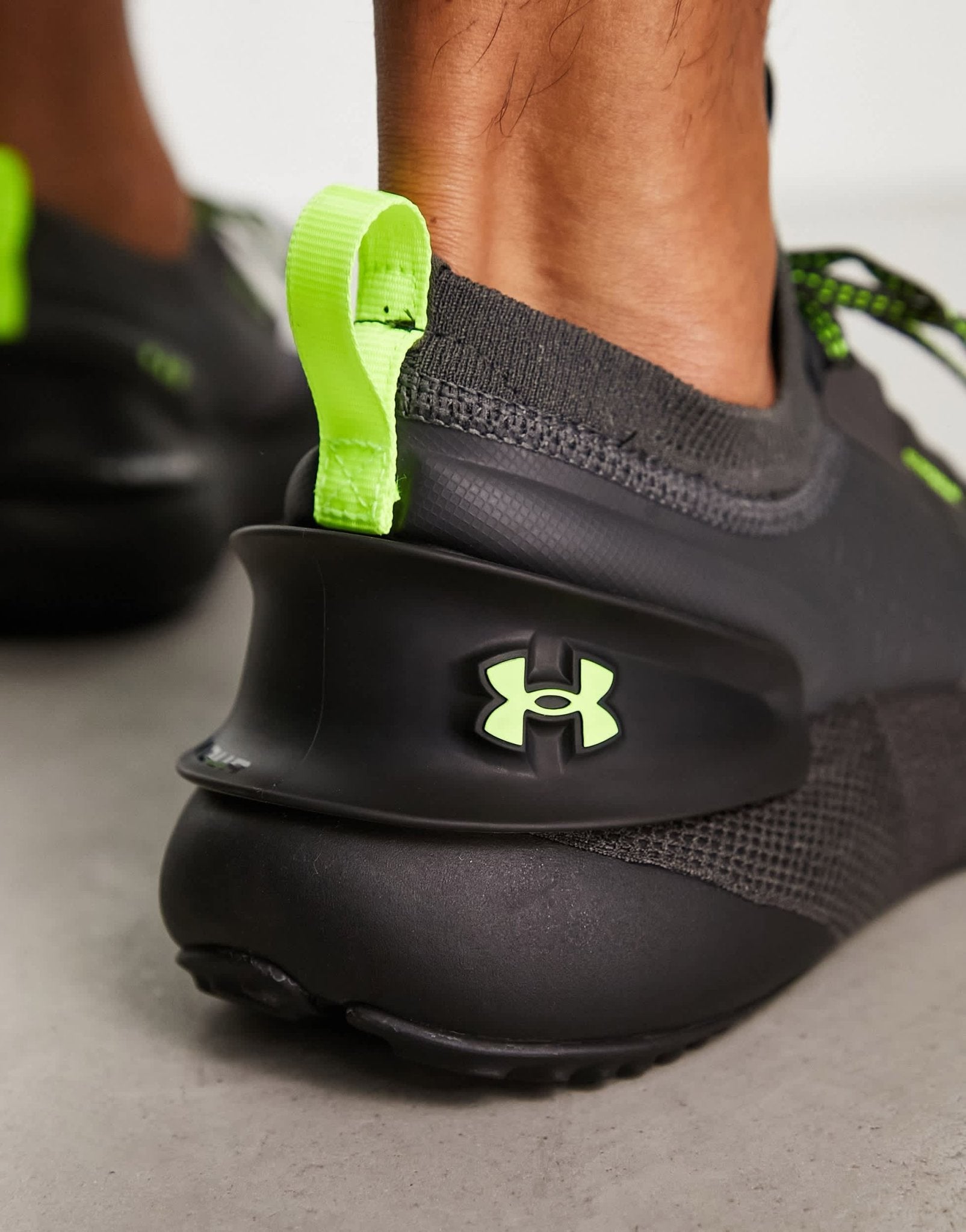 Under Armour HOVR Phantom 3 Storm trainers in black - ASOS Sample Sale EU Store