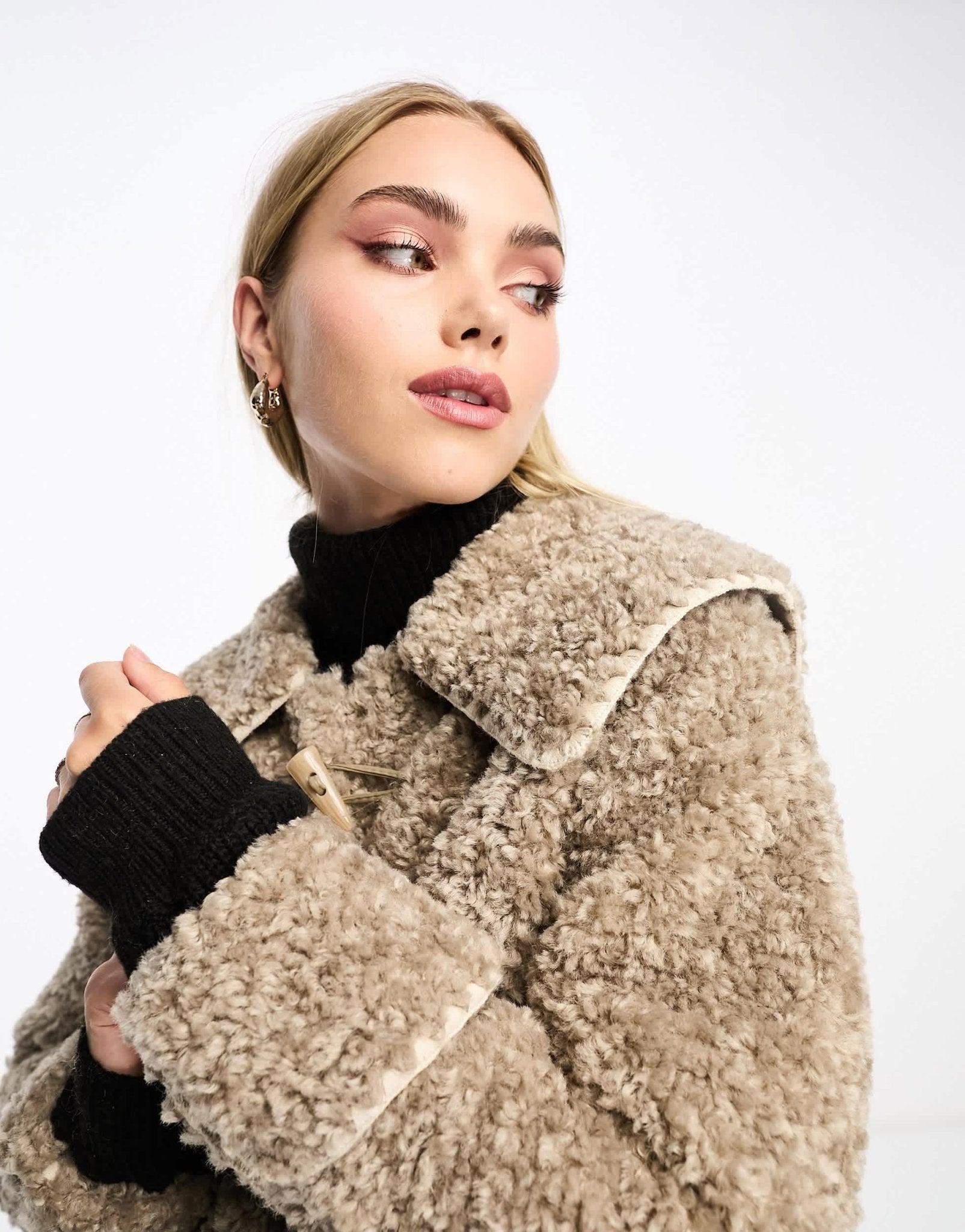 Urban Revivo collar detail faux shearling toggle jacket in cream - ASOS Sample Sale EU Store