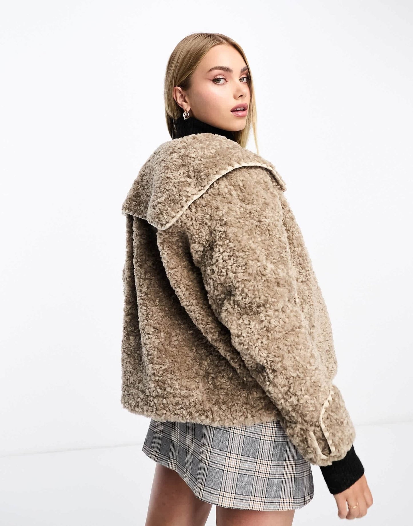 Urban Revivo collar detail faux shearling toggle jacket in cream - ASOS Sample Sale EU Store