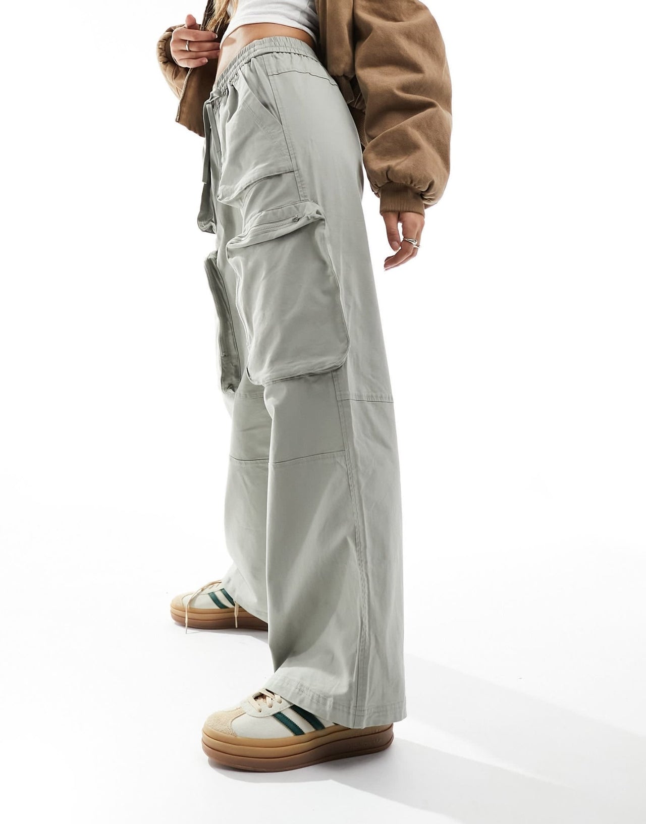 Urban Revivo drawstring straight leg cargo trousers with exaggerated pockets in washed grey - ASOS Sample Sale EU Store