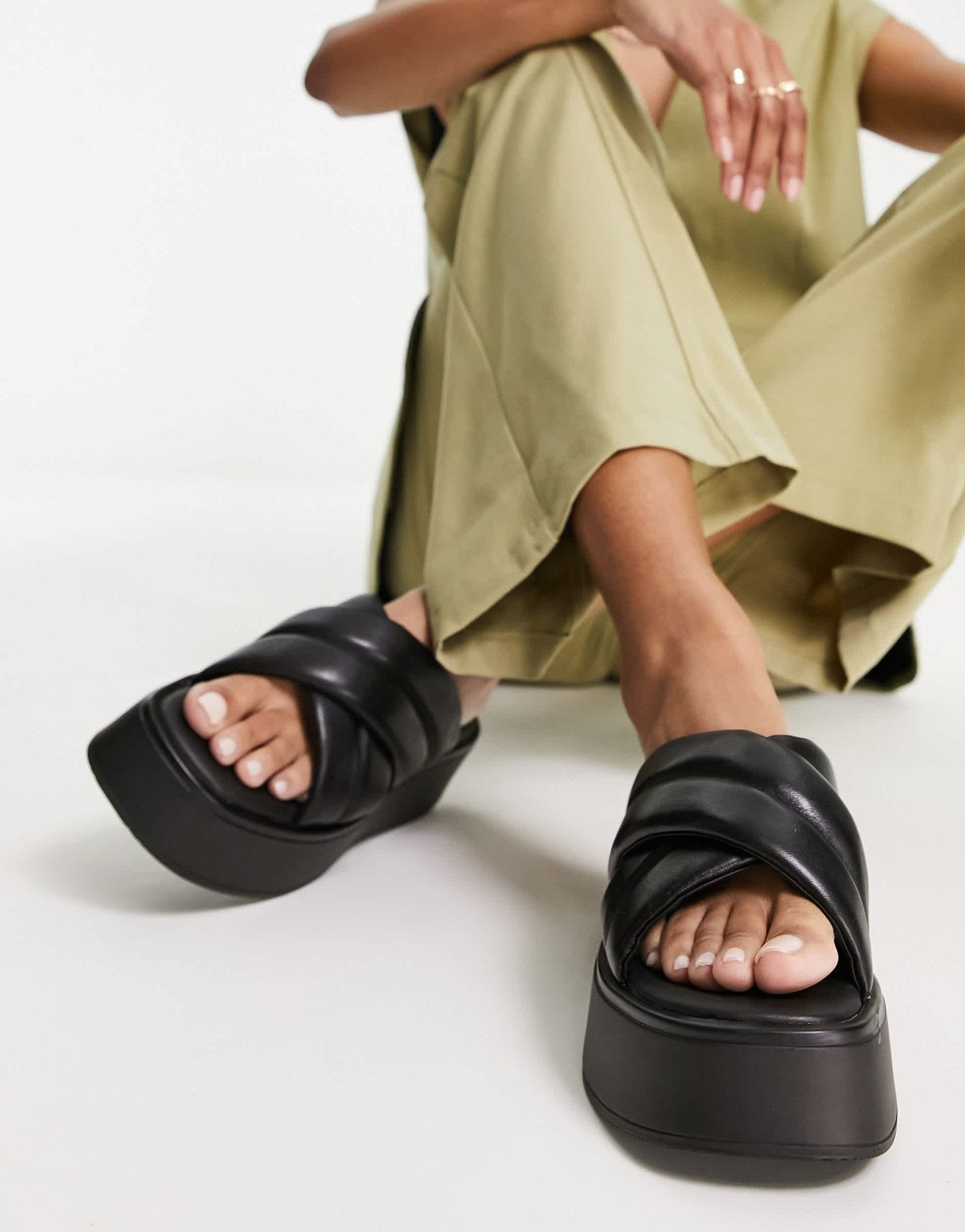 Vagabond Courtney crossover flatform sandals in black leather - ASOS Sample Sale EU Store